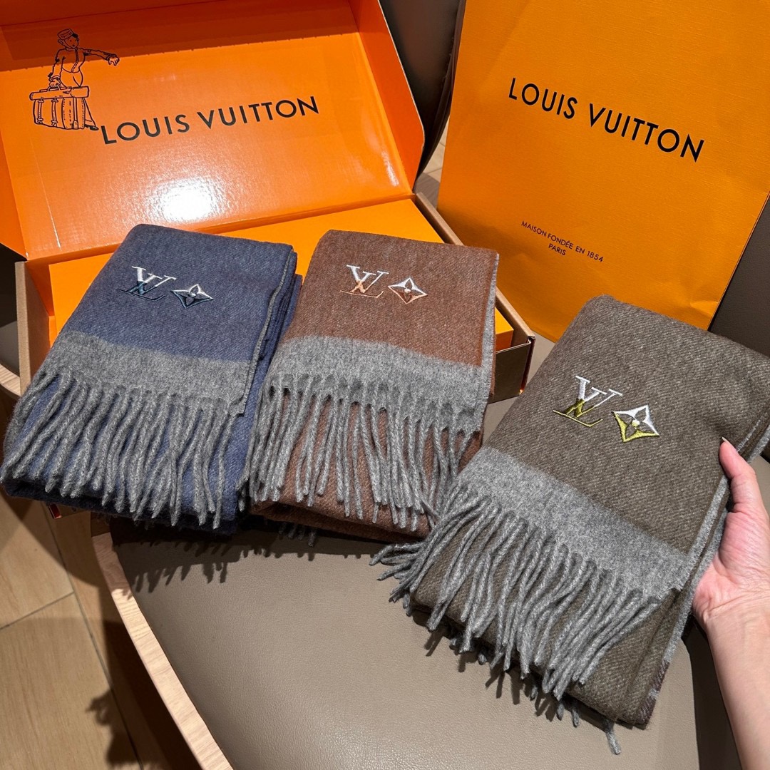 LV Designer Scarf Luxury Women Shawl Cashmere Scarf Warm Designer Shawls Wraps Solid Smooth Fashion Scarves Mens Classics Scarf