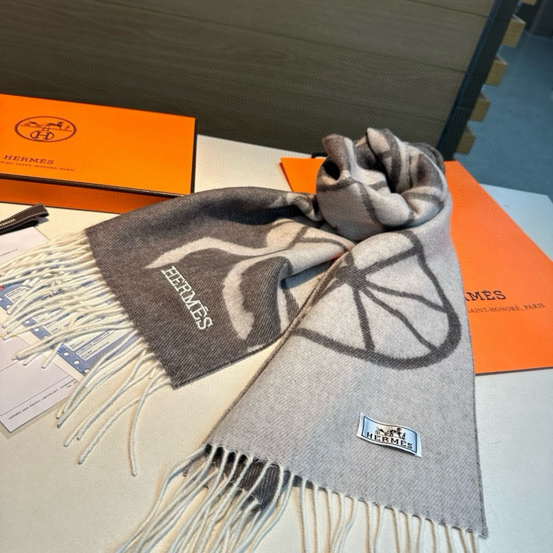 Hermes Designer Scarf Luxury Women Shawl Cashmere Scarf Warm Designer Shawls Wraps Print Smooth Fashion Scarves Mens Classics Scarf