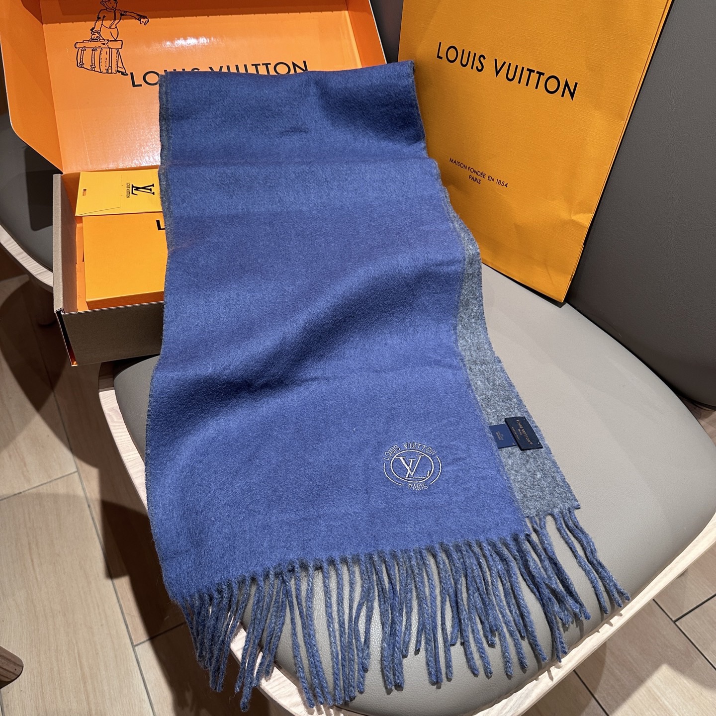 LV Designer Scarf Luxury Women Shawl Cashmere Scarf Warm Designer Shawls Wraps Solid Smooth Fashion Scarves Mens Classics Scarf