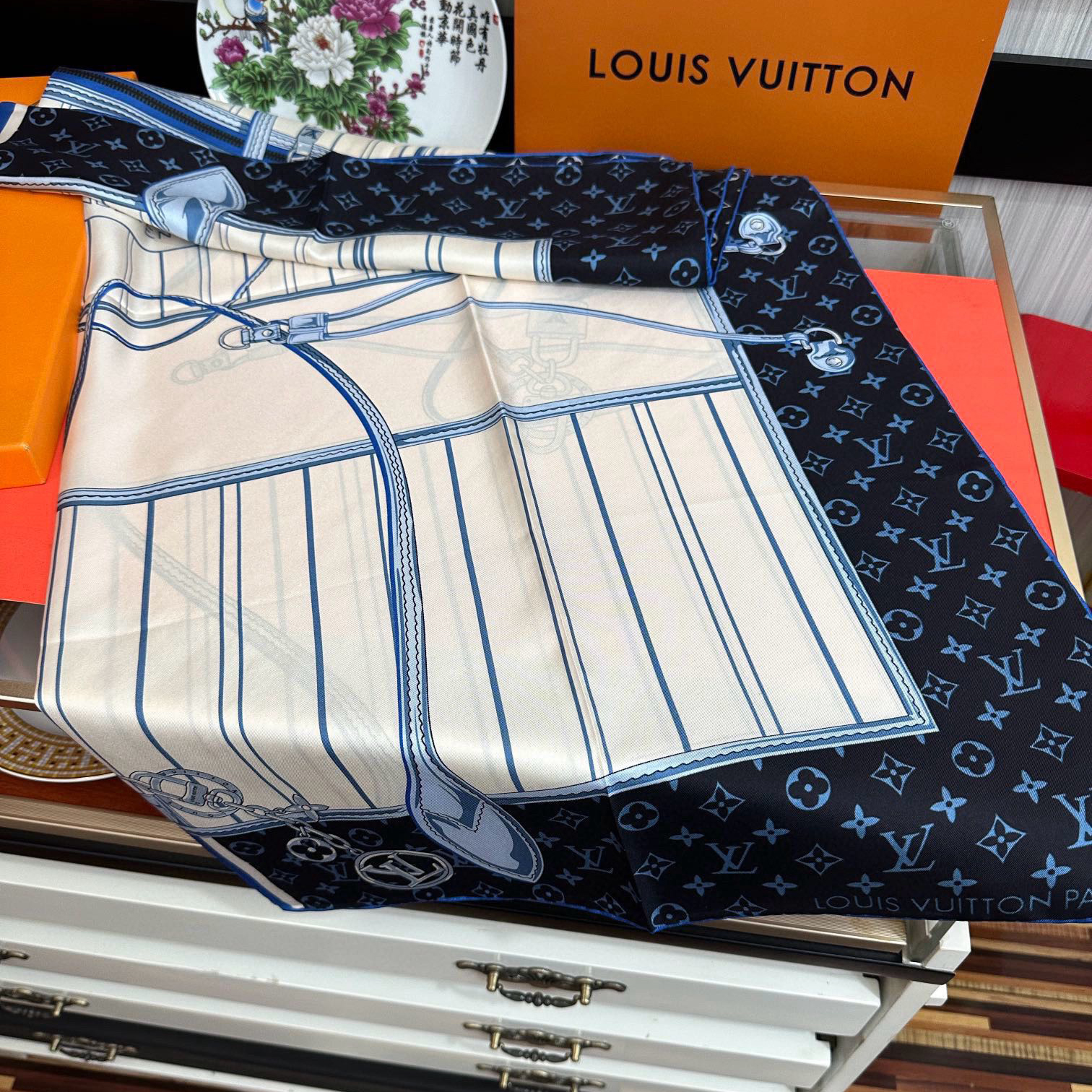 LV Designer Silk Scarf For Women Luxurious Scarf High End Classic Print Pattern Designer Shawl Scarves New Gift Easy To Match Soft Touch Silk Color-Blocking Fringed Edges With Box