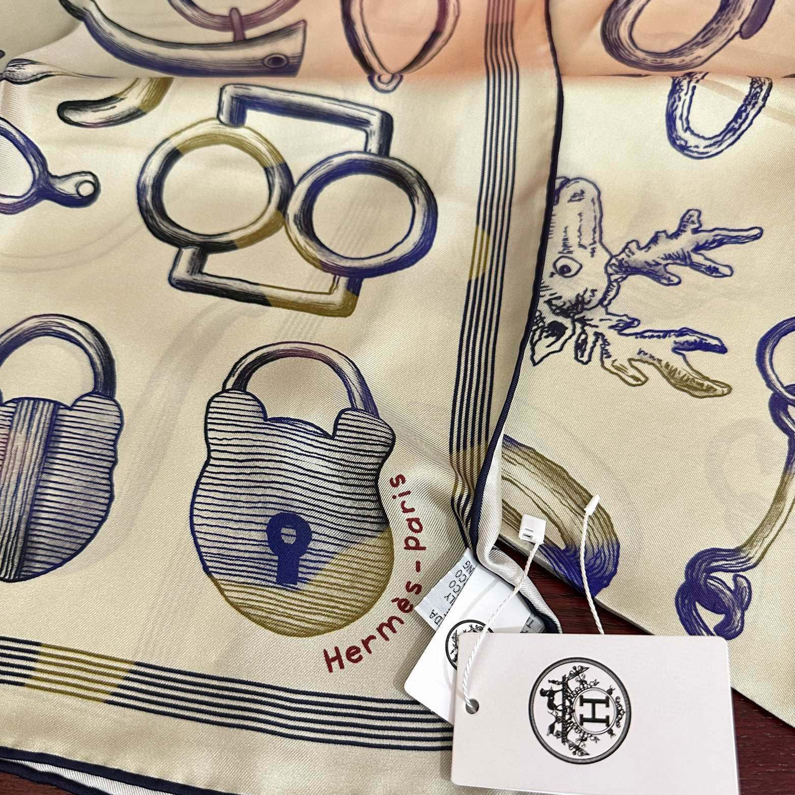 Hermes Designer Silk Scarf For Women Luxurious Scarf High End Classic Print Pattern Designer Shawl Scarves New Gift Easy To Match Soft Touch Silk Color-Blocking Fringed Edges With Box