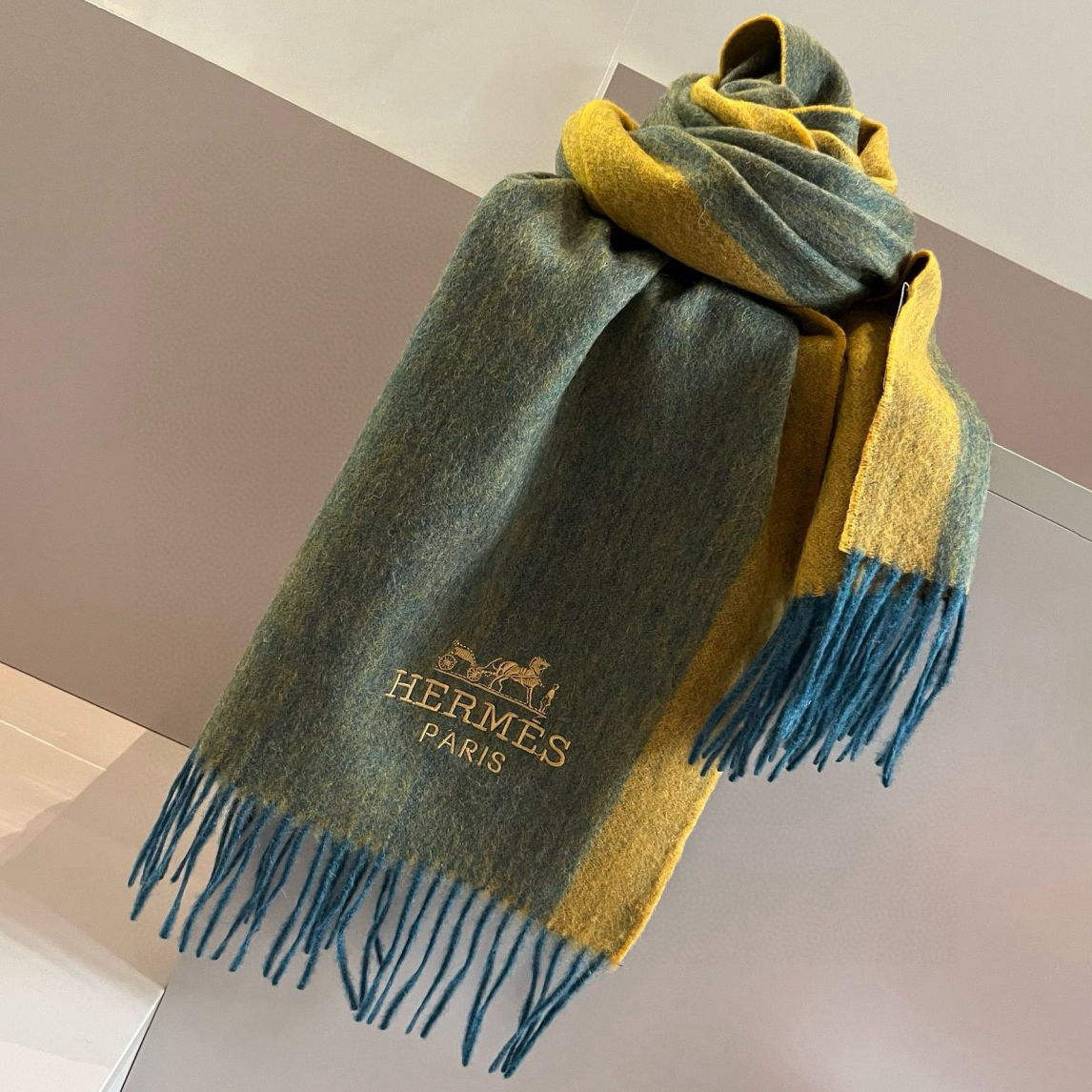 Hermes Designer Silk Scarf For Women Luxurious Scarf High End Classic Print Pattern Designer Shawl Scarves New Gift Easy To Match Soft Touch Color-Blocking Fringed Edges With Box