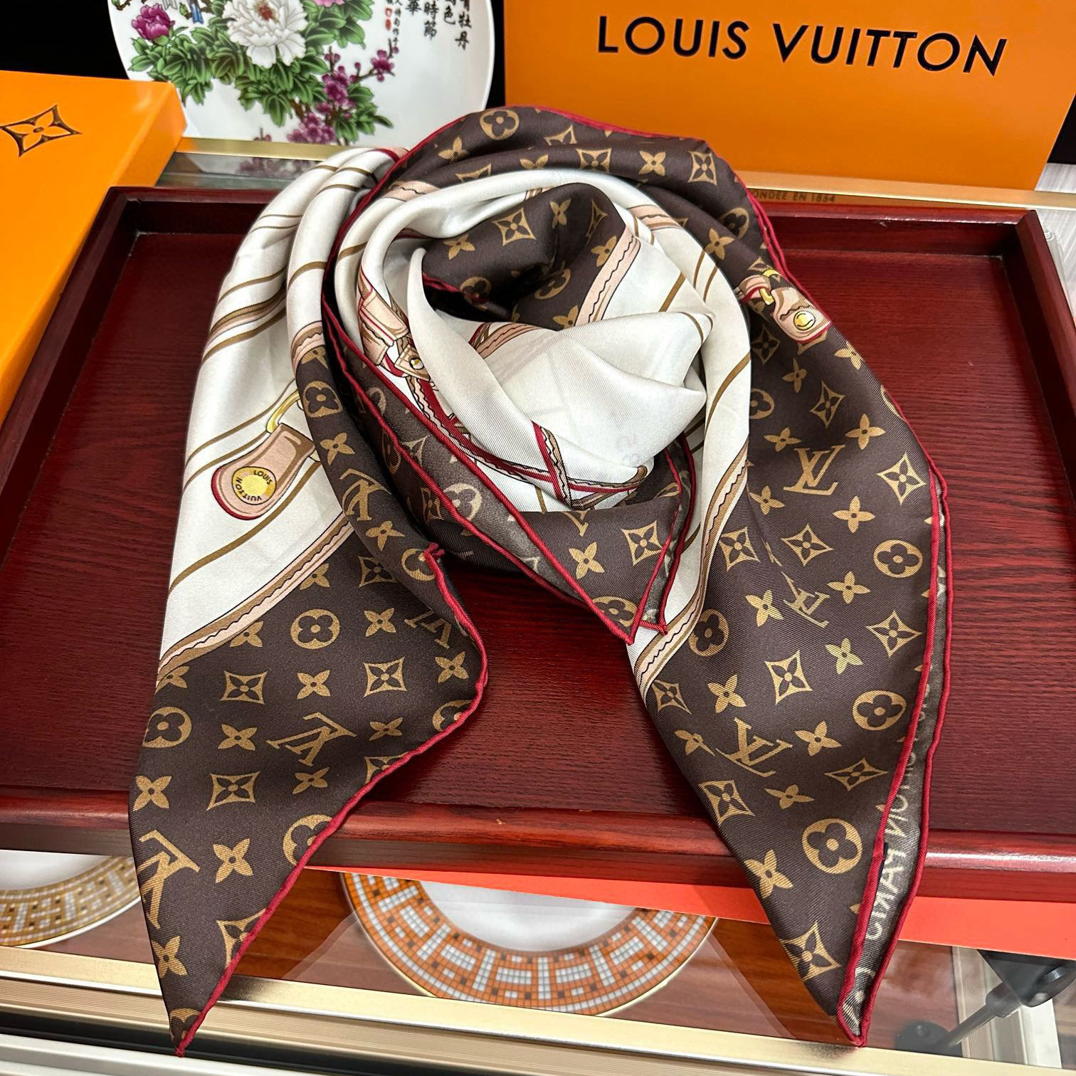 LV Designer Silk Scarf For Women Luxurious Scarf High End Classic Print Pattern Designer Shawl Scarves New Gift Easy To Match Soft Touch Silk Color-Blocking Fringed Edges With Box