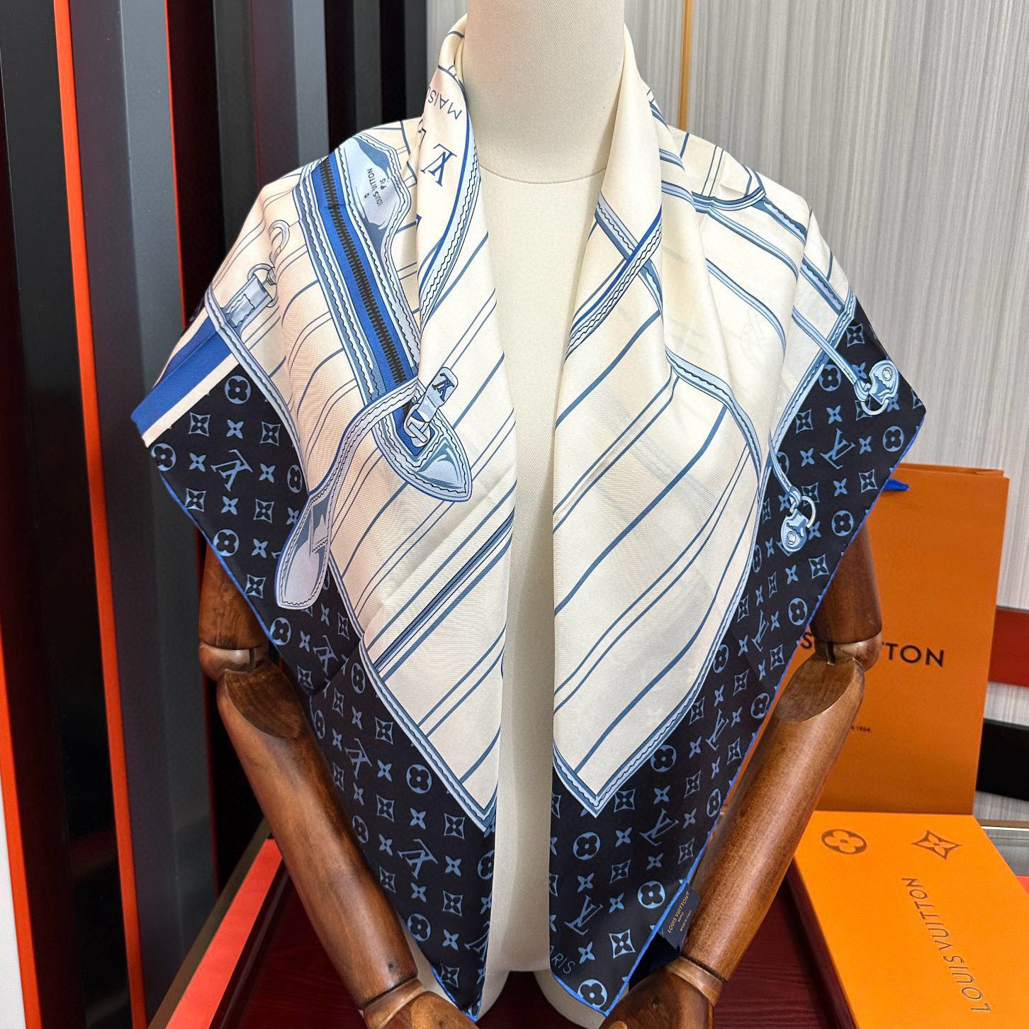 LV Designer Silk Scarf For Women Luxurious Scarf High End Classic Print Pattern Designer Shawl Scarves New Gift Easy To Match Soft Touch Silk Color-Blocking Fringed Edges With Box