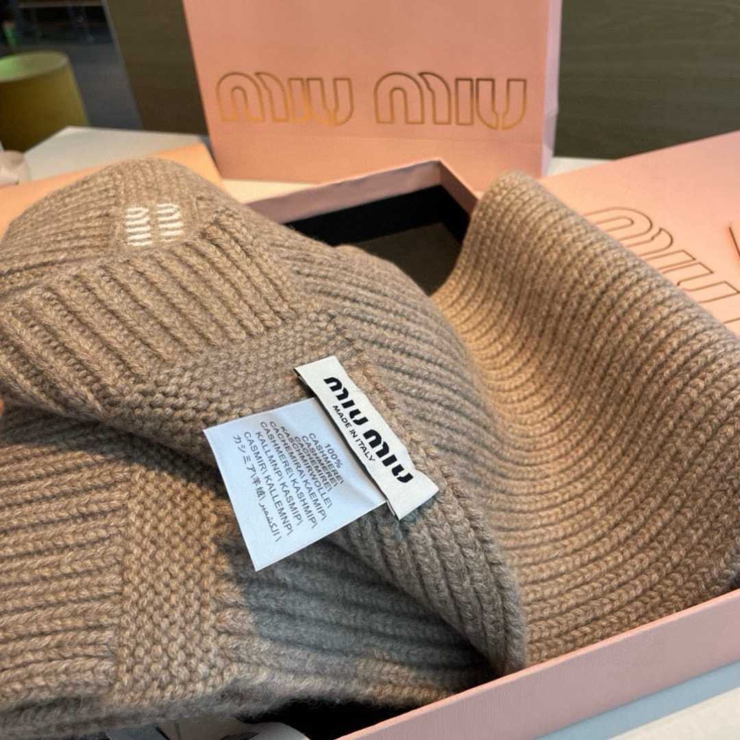 MIU MIU Designer Scarf Luxury Women Shawl Cashmere Scarf Warm Designer Shawls Wraps Solid Smooth Fashion Scarves Mens Classics Scarf