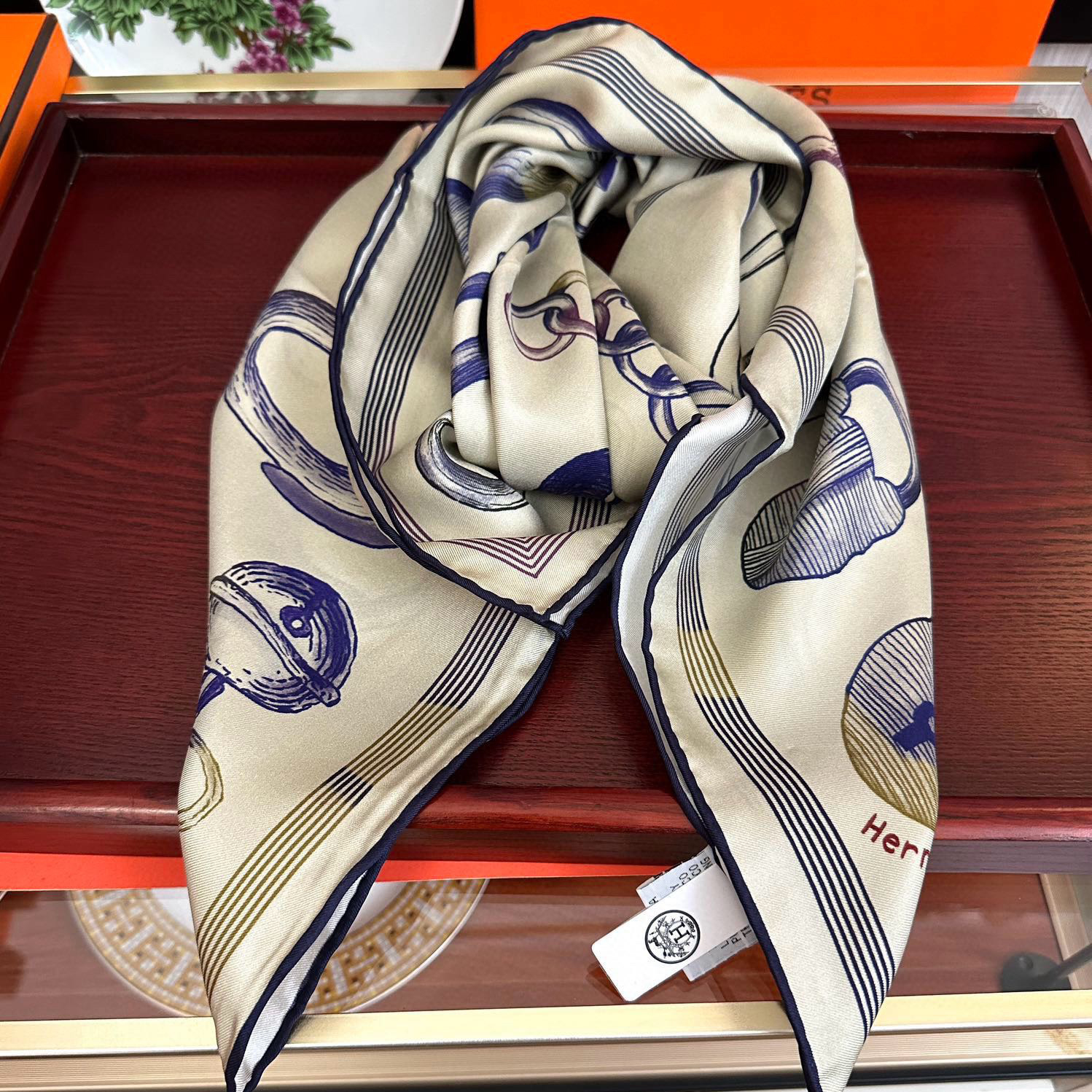 Hermes Designer Silk Scarf For Women Luxurious Scarf High End Classic Print Pattern Designer Shawl Scarves New Gift Easy To Match Soft Touch Silk Color-Blocking Fringed Edges With Box