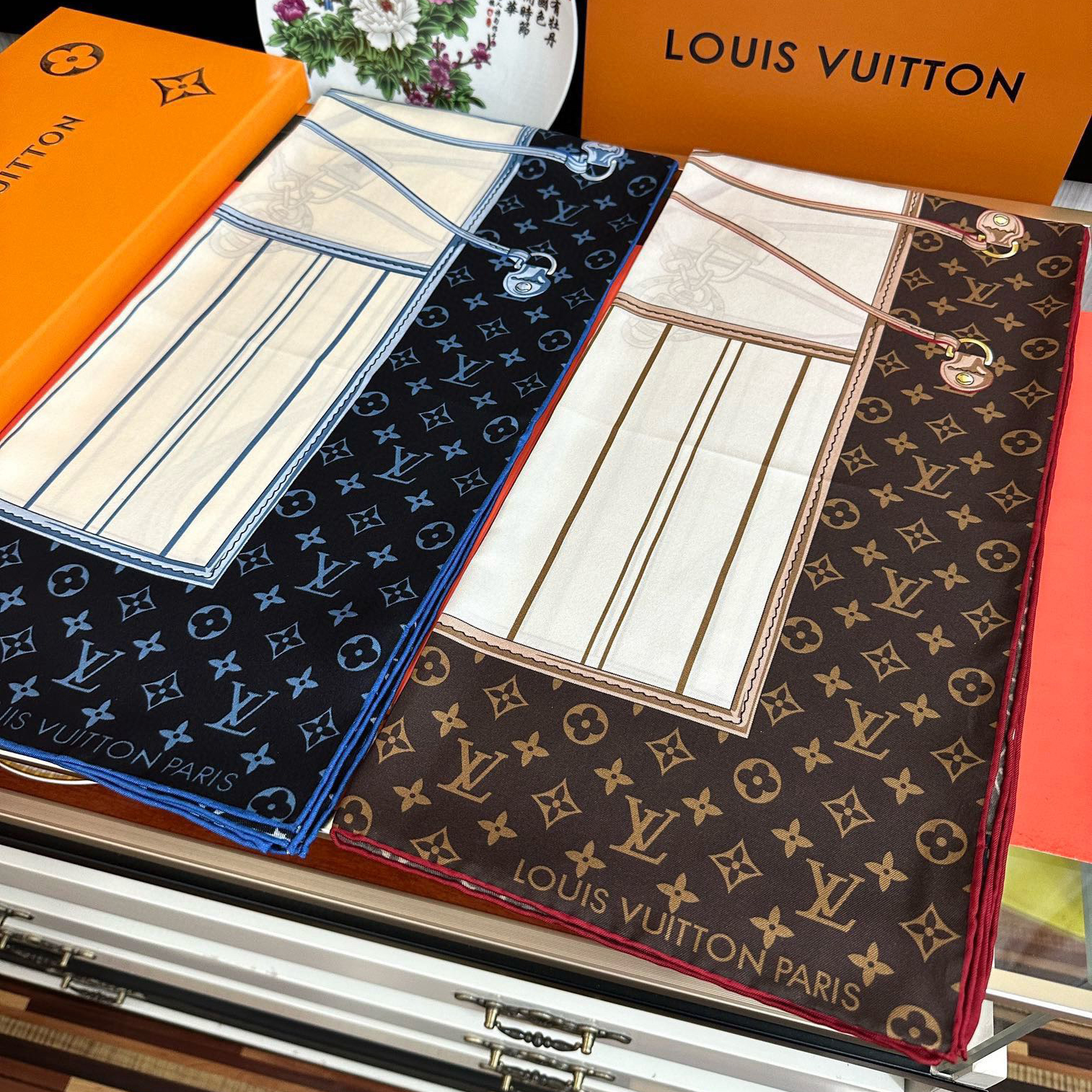 LV Designer Silk Scarf For Women Luxurious Scarf High End Classic Print Pattern Designer Shawl Scarves New Gift Easy To Match Soft Touch Silk Color-Blocking Fringed Edges With Box