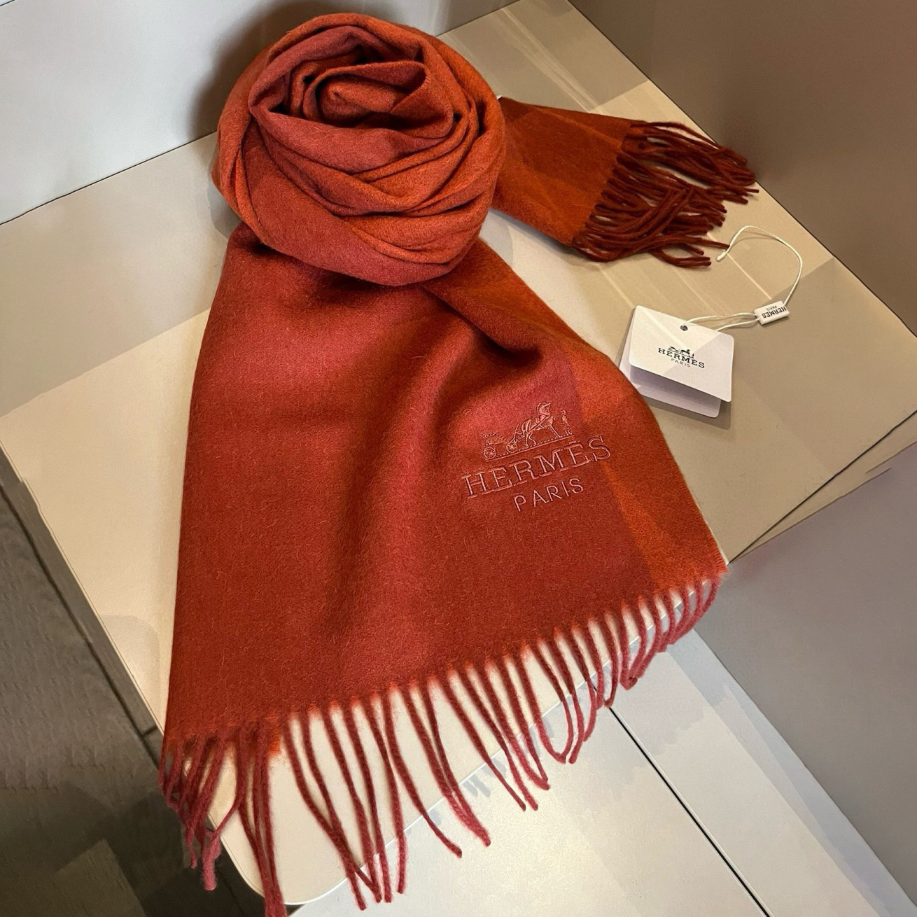 Hermes Designer Silk Scarf For Women Luxurious Scarf High End Classic Print Pattern Designer Shawl Scarves New Gift Easy To Match Soft Touch Color-Blocking Fringed Edges With Box