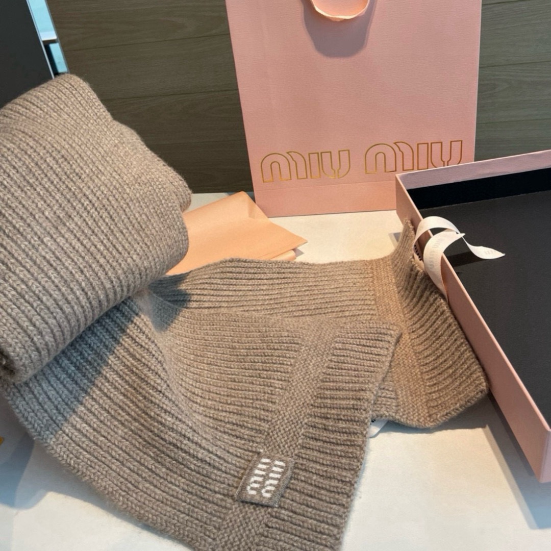 MIU MIU Designer Scarf Luxury Women Shawl Cashmere Scarf Warm Designer Shawls Wraps Solid Smooth Fashion Scarves Mens Classics Scarf