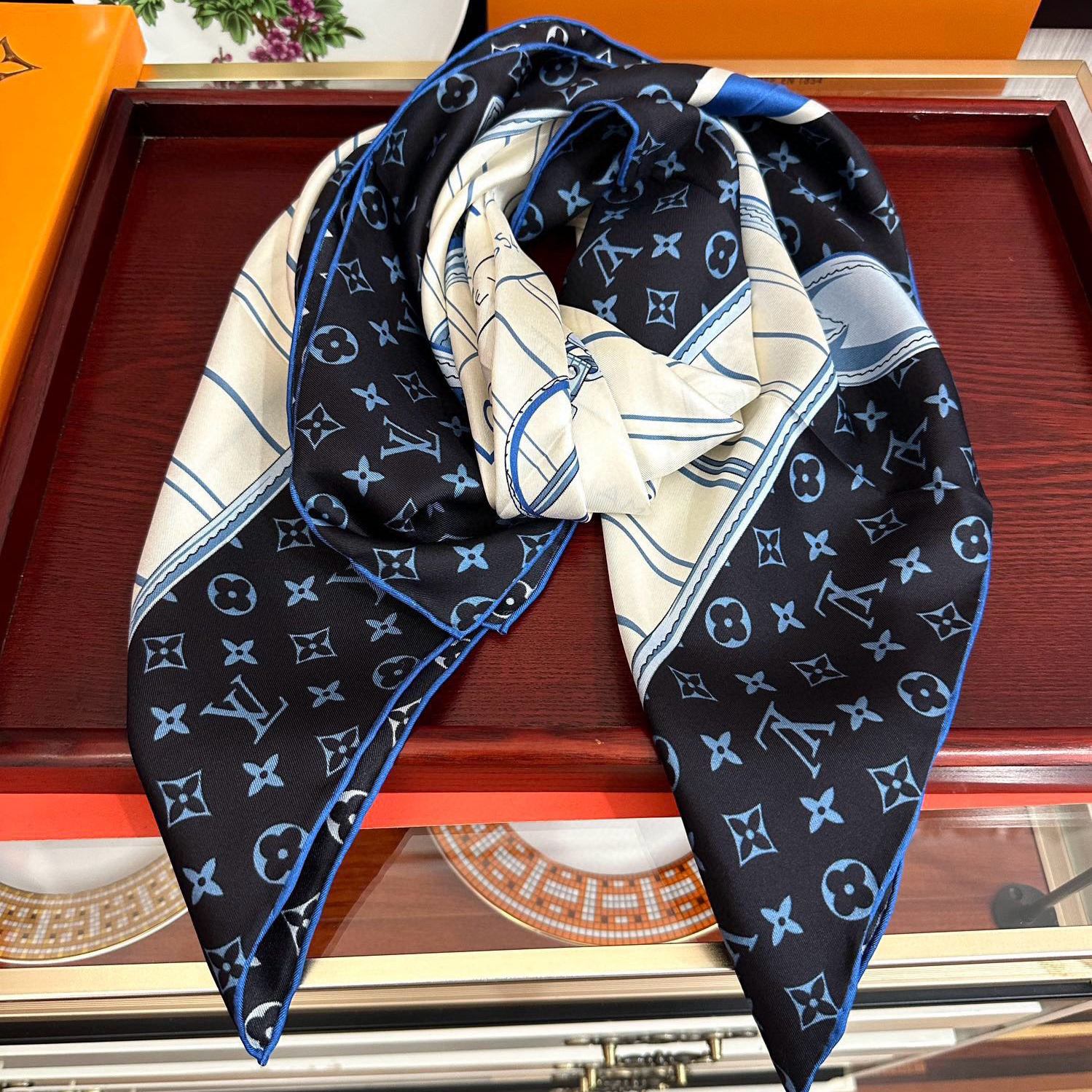 LV Designer Silk Scarf For Women Luxurious Scarf High End Classic Print Pattern Designer Shawl Scarves New Gift Easy To Match Soft Touch Silk Color-Blocking Fringed Edges With Box