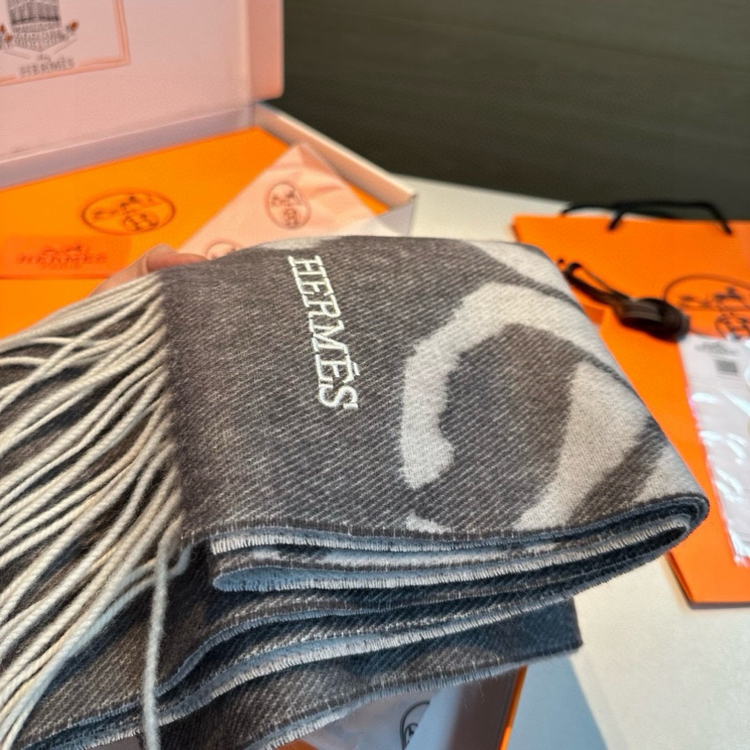 Hermes Designer Scarf Luxury Women Shawl Cashmere Scarf Warm Designer Shawls Wraps Print Smooth Fashion Scarves Mens Classics Scarf