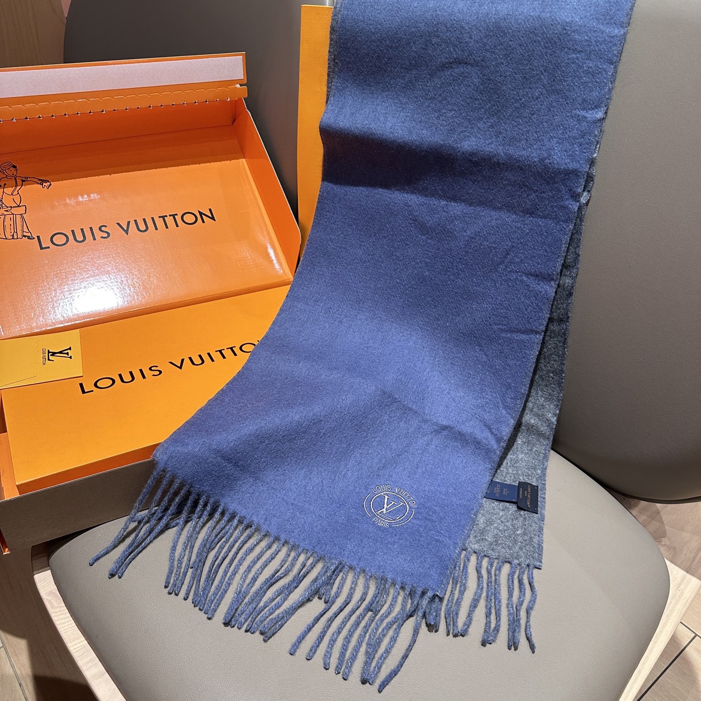 LV Designer Scarf Luxury Women Shawl Cashmere Scarf Warm Designer Shawls Wraps Solid Smooth Fashion Scarves Mens Classics Scarf