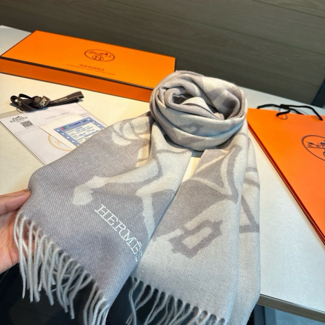 Hermes Designer Scarf Luxury Women Shawl Cashmere Scarf Warm Designer Shawls Wraps Print Smooth Fashion Scarves Mens Classics Scarf