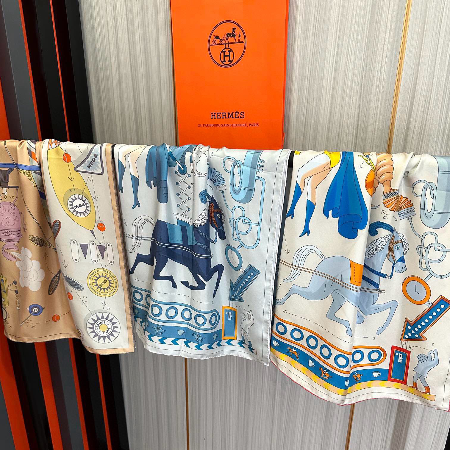 Hermes Designer Silk Scarf For Women Luxurious Scarf High End Classic Print Pattern Designer Shawl Scarves New Gift Easy To Match Soft Touch Silk Color-Blocking Fringed Edges With Box