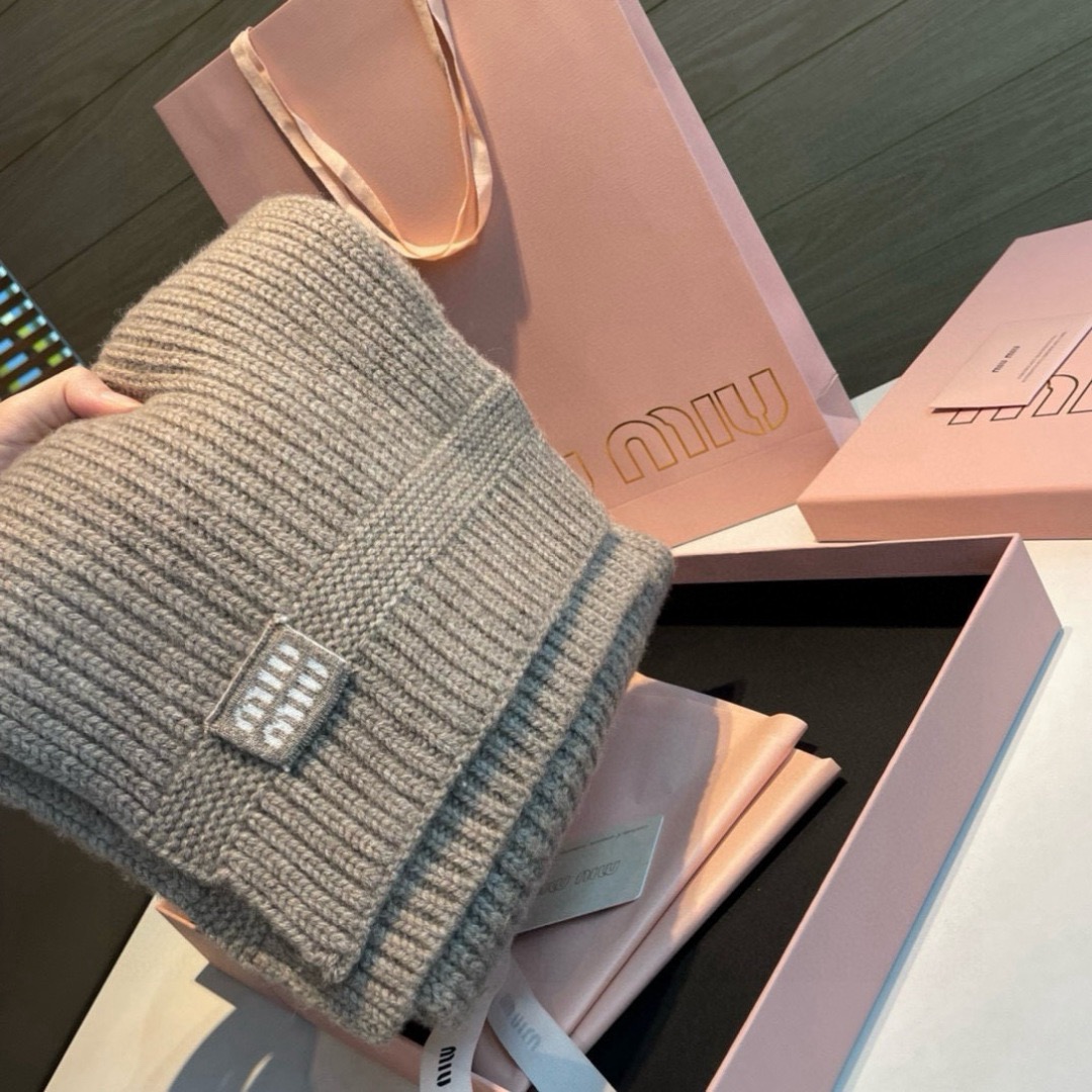 MIU MIU Designer Scarf Luxury Women Shawl Cashmere Scarf Warm Designer Shawls Wraps Solid Smooth Fashion Scarves Mens Classics Scarf