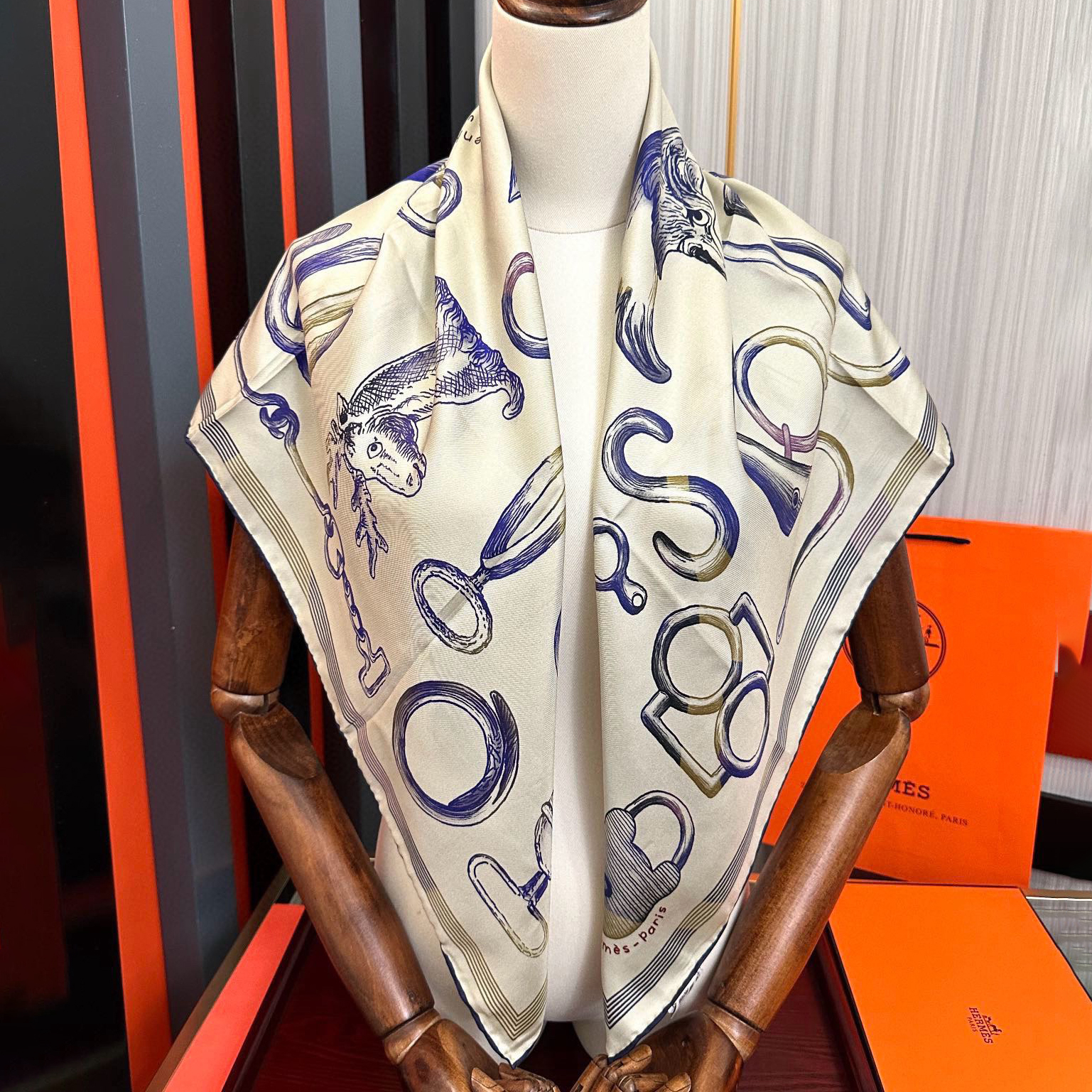 Hermes Designer Silk Scarf For Women Luxurious Scarf High End Classic Print Pattern Designer Shawl Scarves New Gift Easy To Match Soft Touch Silk Color-Blocking Fringed Edges With Box