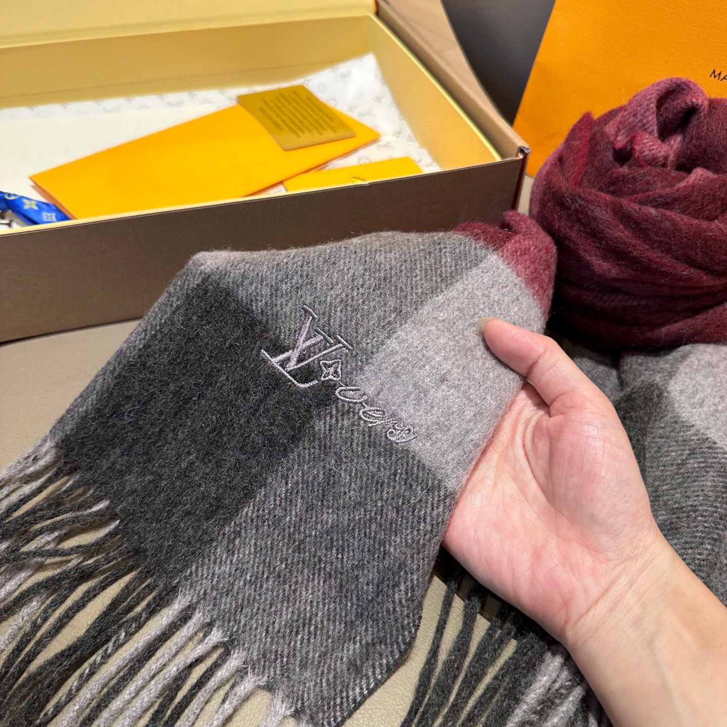 LV Designer Scarf Cashmere Scarf Women's Long Shawl Soft And Comfortable Luxury Double Sided Tassel Scarf Color-Blocking Tassel Shawl Unisex Scarf With Box