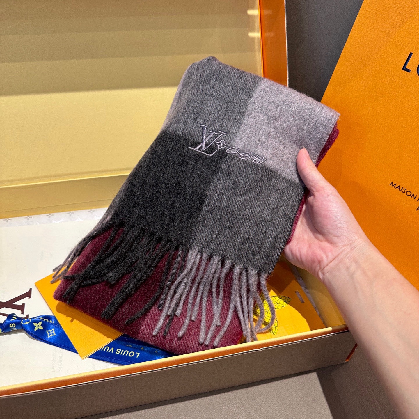 LV Designer Scarf Cashmere Scarf Women's Long Shawl Soft And Comfortable Luxury Double Sided Tassel Scarf Color-Blocking Tassel Shawl Unisex Scarf With Box