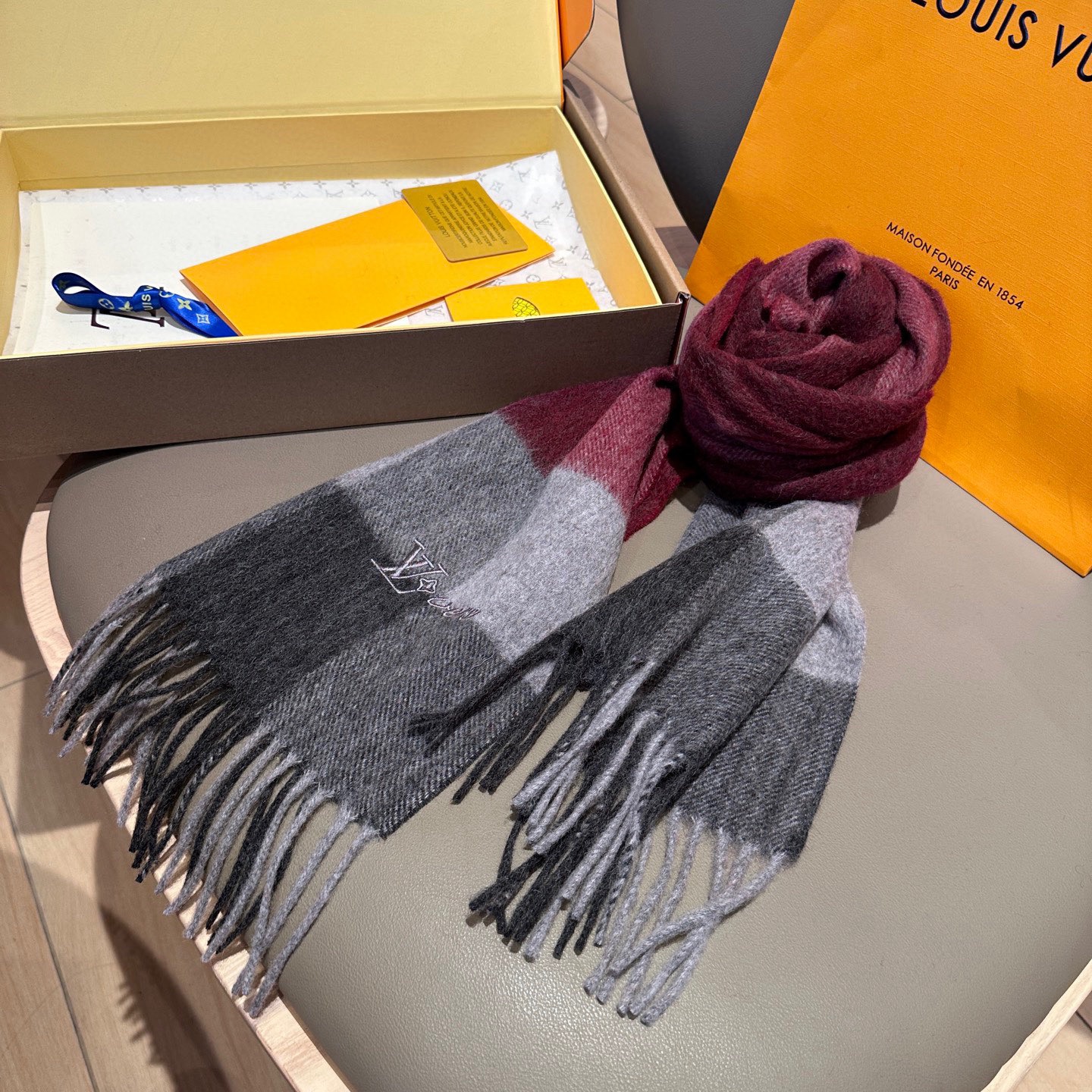 LV Designer Scarf Cashmere Scarf Women's Long Shawl Soft And Comfortable Luxury Double Sided Tassel Scarf Color-Blocking Tassel Shawl Unisex Scarf With Box