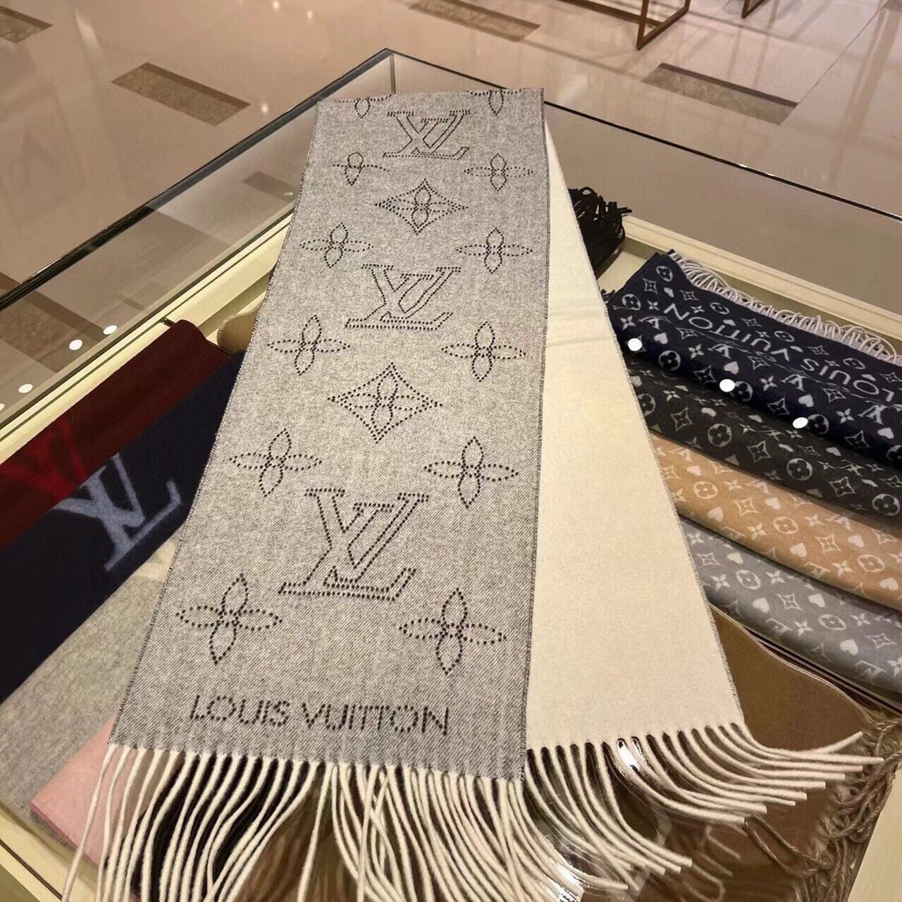 LV Designer Scarf Cashmere Scarf Women's Long Shawl Soft And Comfortable Luxury Double Sided Tassel Scarf Letter Tassel Shawl Unisex Scarf With Box