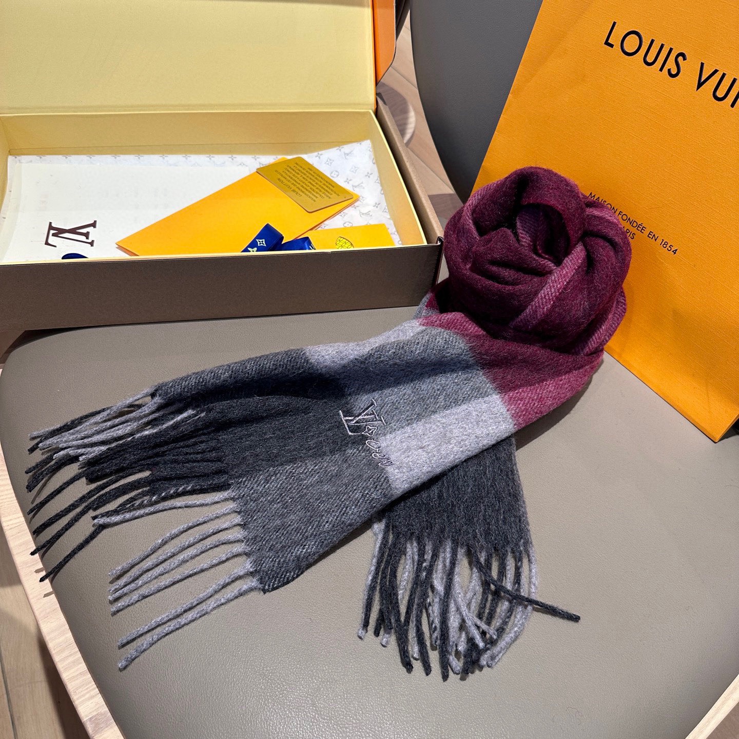 LV Designer Scarf Cashmere Scarf Women's Long Shawl Soft And Comfortable Luxury Double Sided Tassel Scarf Color-Blocking Tassel Shawl Unisex Scarf With Box