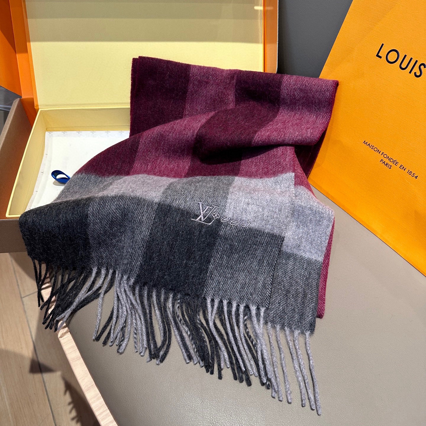 LV Designer Scarf Cashmere Scarf Women's Long Shawl Soft And Comfortable Luxury Double Sided Tassel Scarf Color-Blocking Tassel Shawl Unisex Scarf With Box