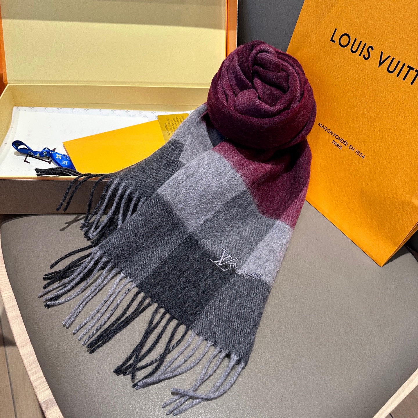 LV Designer Scarf Cashmere Scarf Women's Long Shawl Soft And Comfortable Luxury Double Sided Tassel Scarf Color-Blocking Tassel Shawl Unisex Scarf With Box