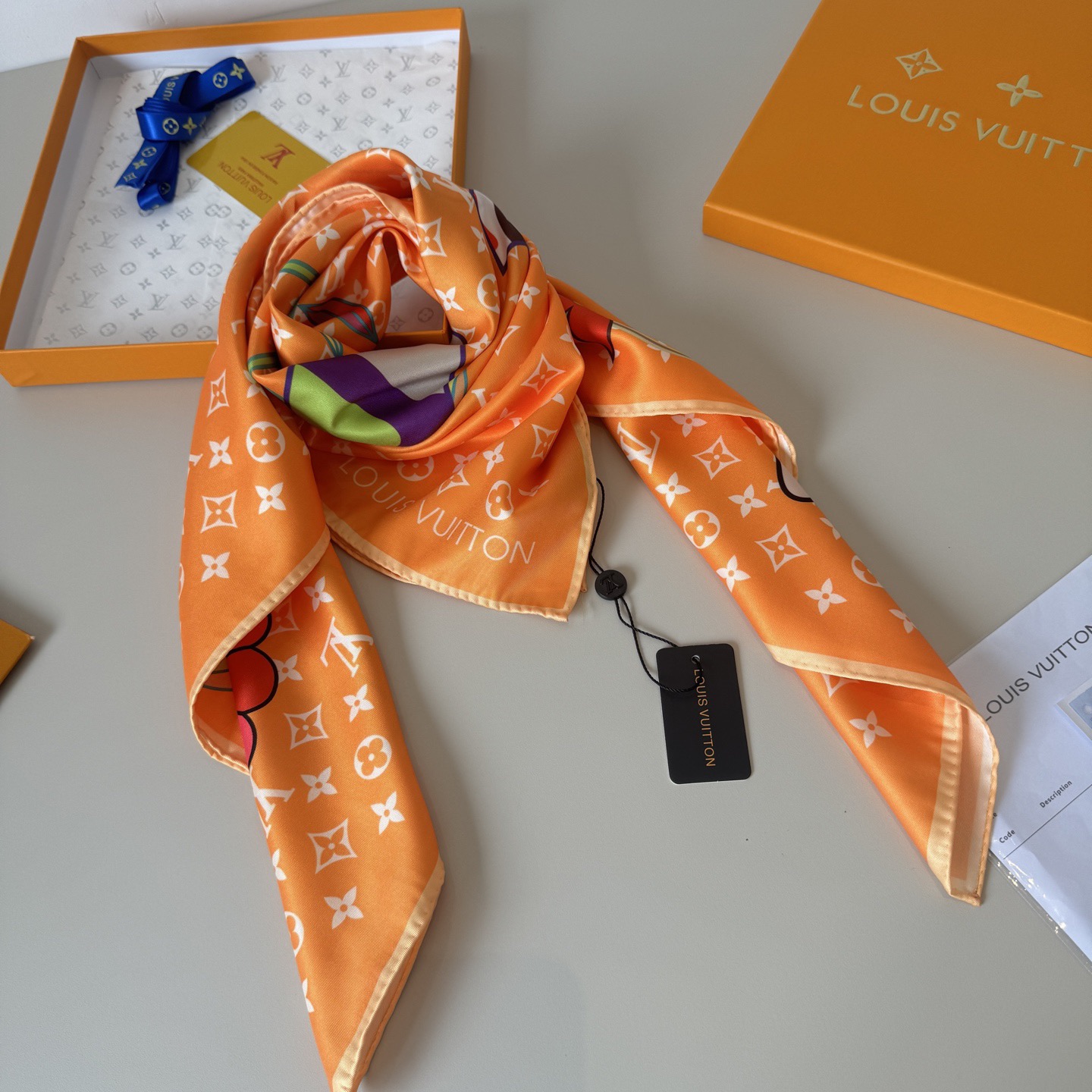 LV Designers Silk Fashion Square Scarves Large LV Logo Smiling Flowers Luxe Shawl Silk Scarf With Box