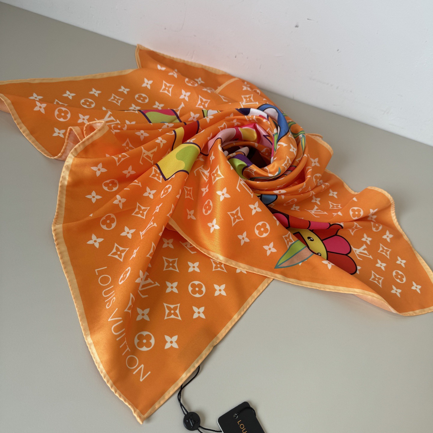 LV Designers Silk Fashion Square Scarves Large LV Logo Smiling Flowers Luxe Shawl Silk Scarf With Box