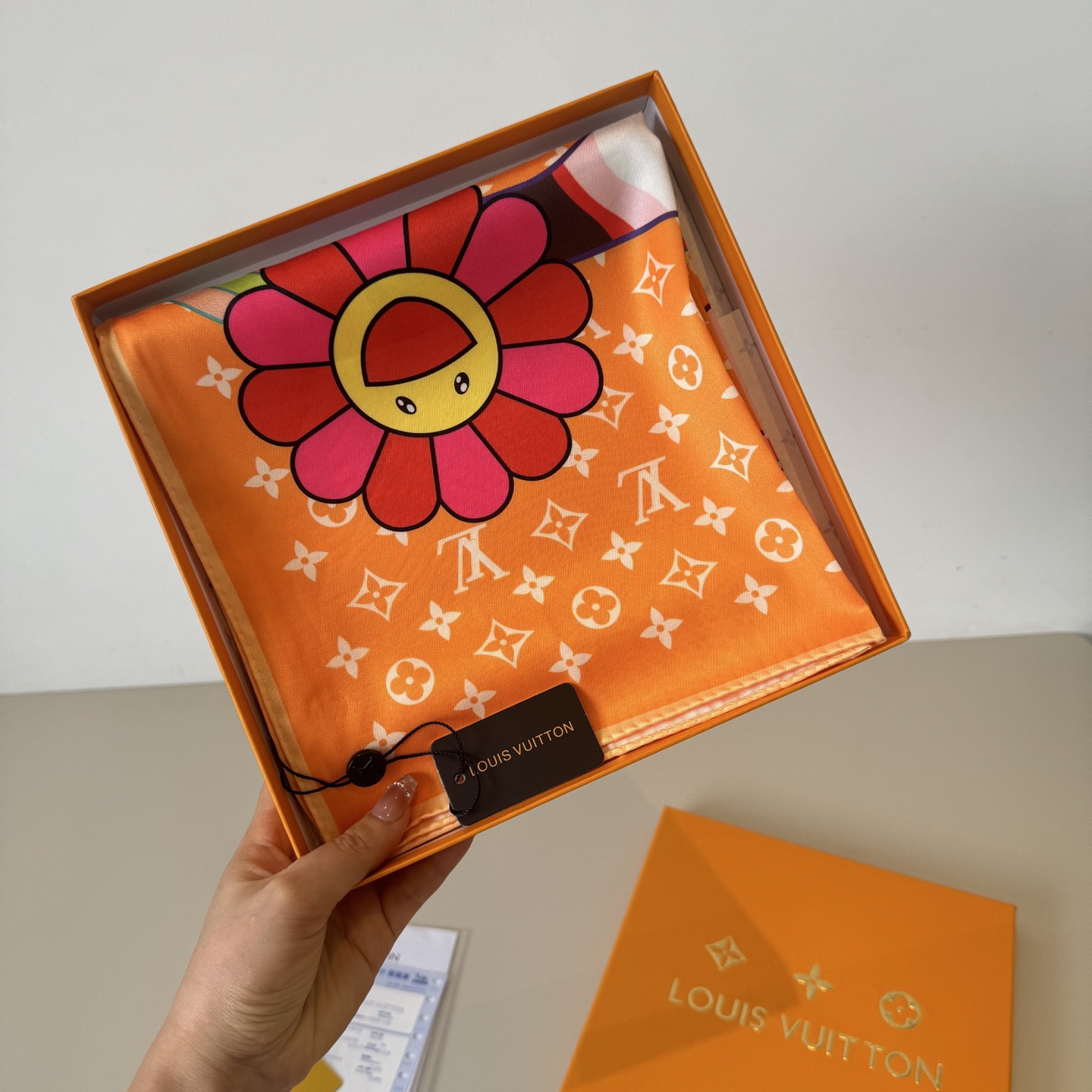 LV Designers Silk Fashion Square Scarves Large LV Logo Smiling Flowers Luxe Shawl Silk Scarf With Box