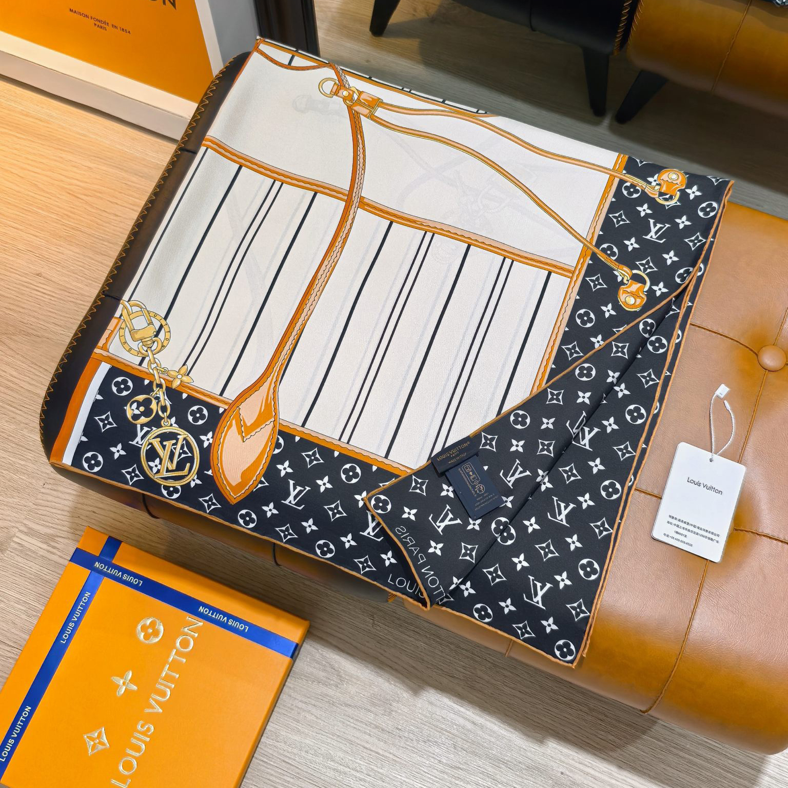 LV Designer Silk Scarf For Women Luxurious Scarf High End Classic Print Pattern Designer Shawl Scarves New Gift Easy To Match Soft Touch Fringed Edges With Box