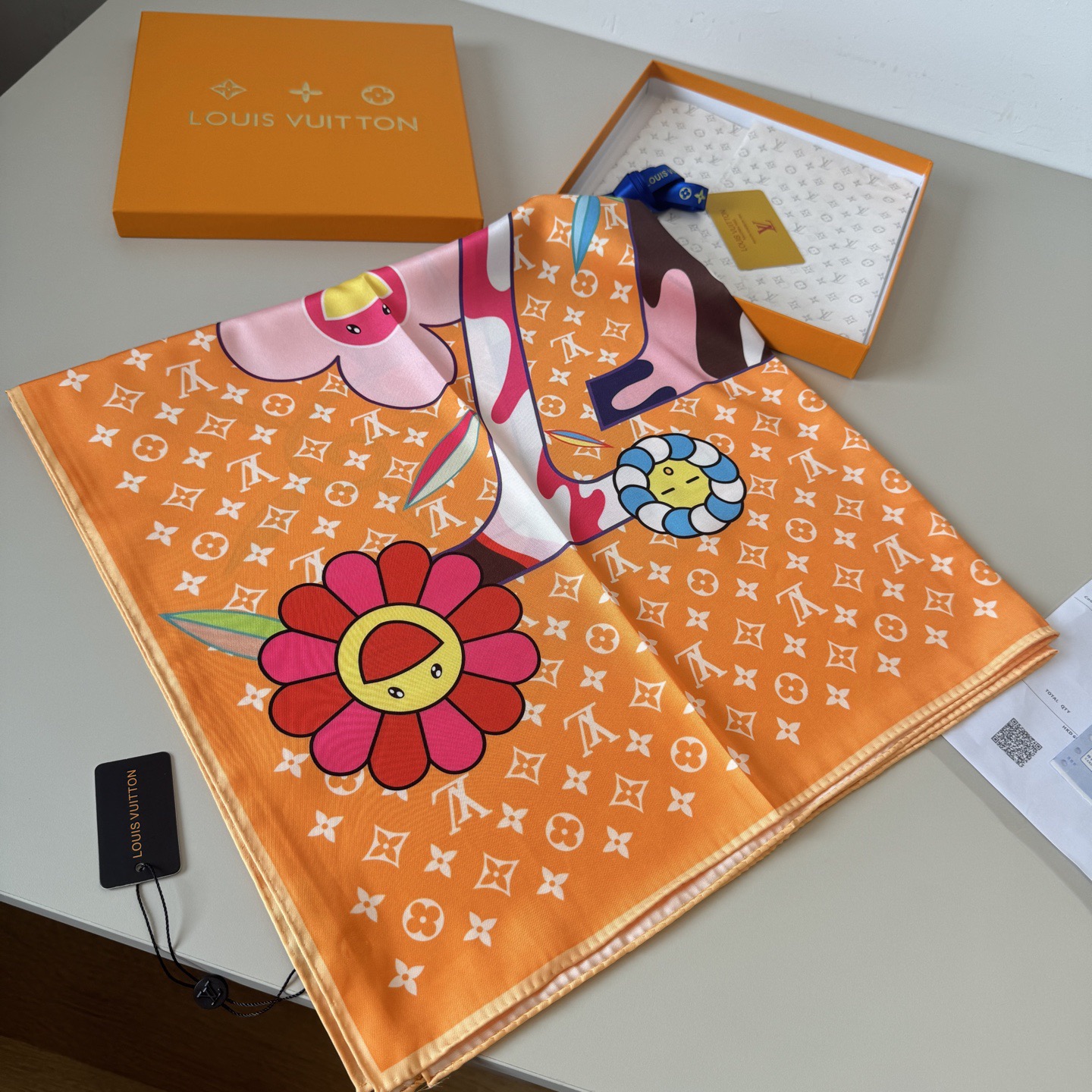 LV Designers Silk Fashion Square Scarves Large LV Logo Smiling Flowers Luxe Shawl Silk Scarf With Box