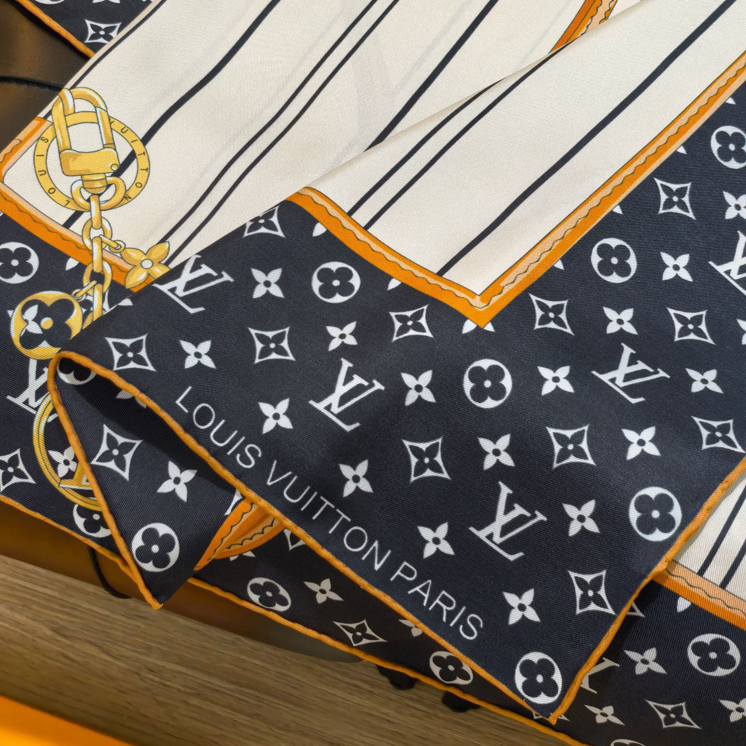 LV Designer Silk Scarf For Women Luxurious Scarf High End Classic Print Pattern Designer Shawl Scarves New Gift Easy To Match Soft Touch Fringed Edges With Box