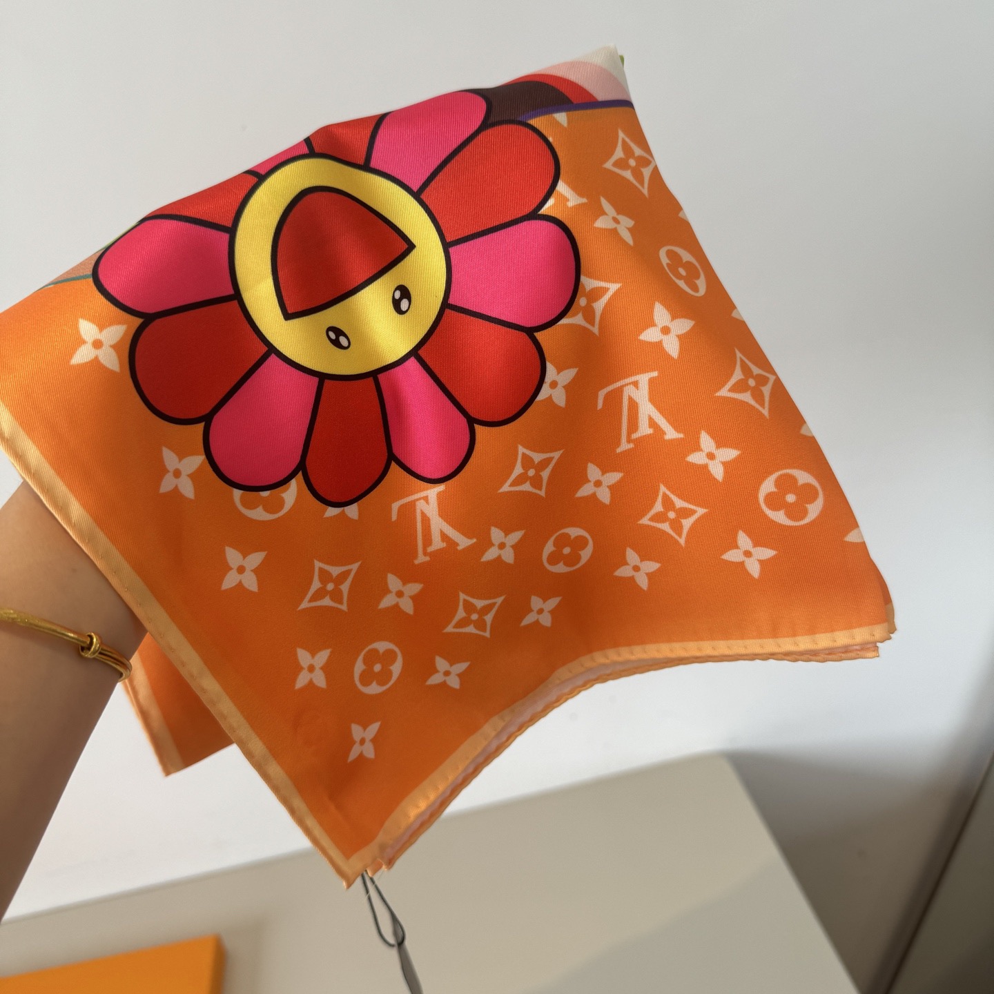 LV Designers Silk Fashion Square Scarves Large LV Logo Smiling Flowers Luxe Shawl Silk Scarf With Box