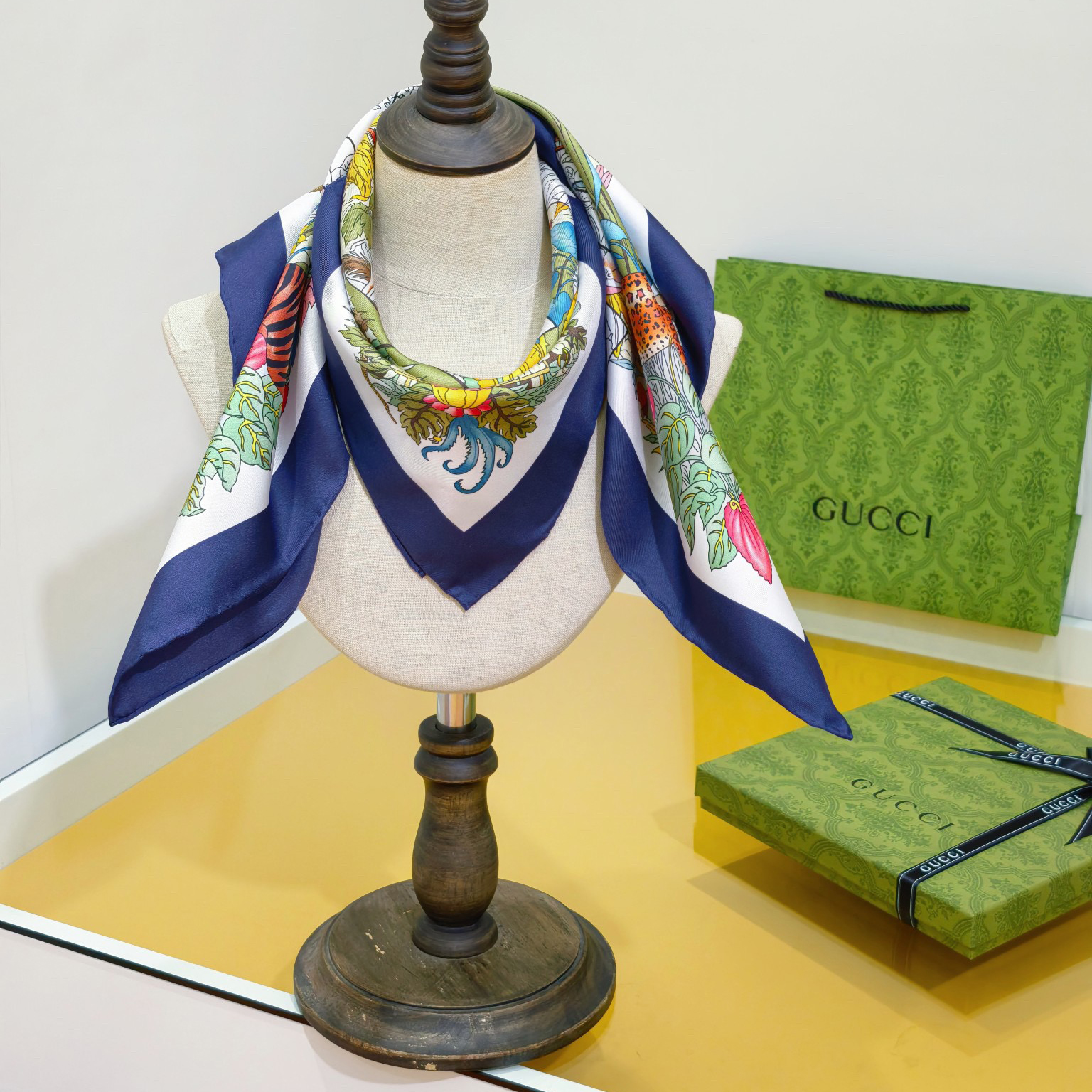 Gucci Designer Silk Scarf For Women Luxurious Scarf High End Classic Print Pattern Designer Shawl Scarves New Gift Easy To Match Soft Touch Fringed Edges With Box