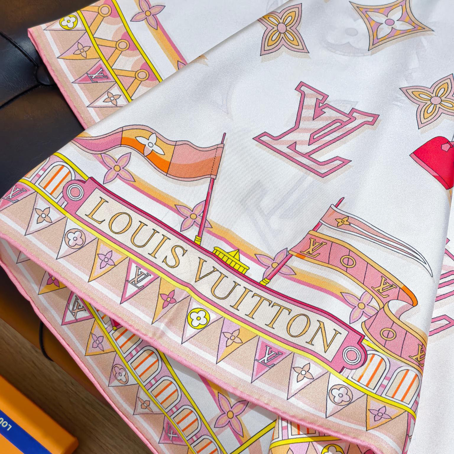 LV Designer Silk Scarf For Women Luxurious Scarf High End Classic Print Pattern Designer Shawl Scarves New Gift Easy To Match Soft Touch Fringed Edges With Box