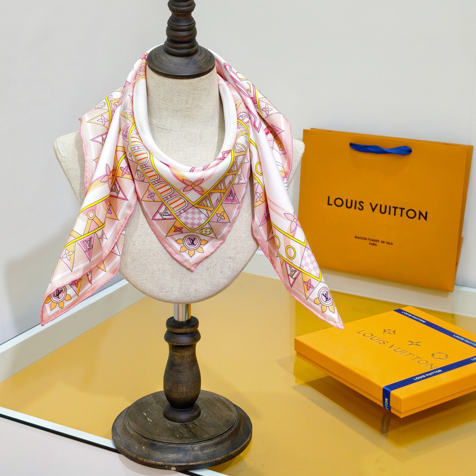 LV Designer Silk Scarf For Women Luxurious Scarf High End Classic Print Pattern Designer Shawl Scarves New Gift Easy To Match Soft Touch Fringed Edges With Box