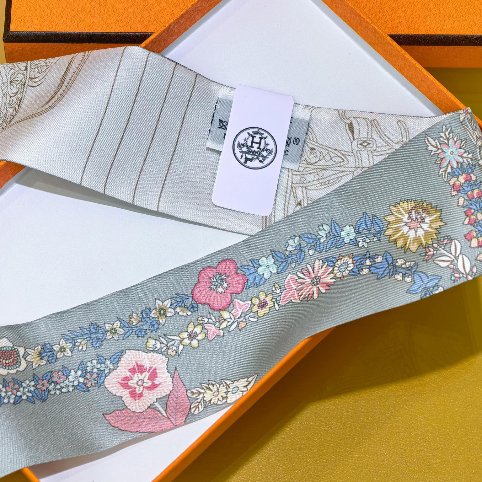 Hermes Womens Fashion Silk Scarf Designer Scarves Printed Bag Scarfs Hair Thin Scarves Neck Tie Womens Scarves Luxury Headband Long Handle Bag Accessories With Box