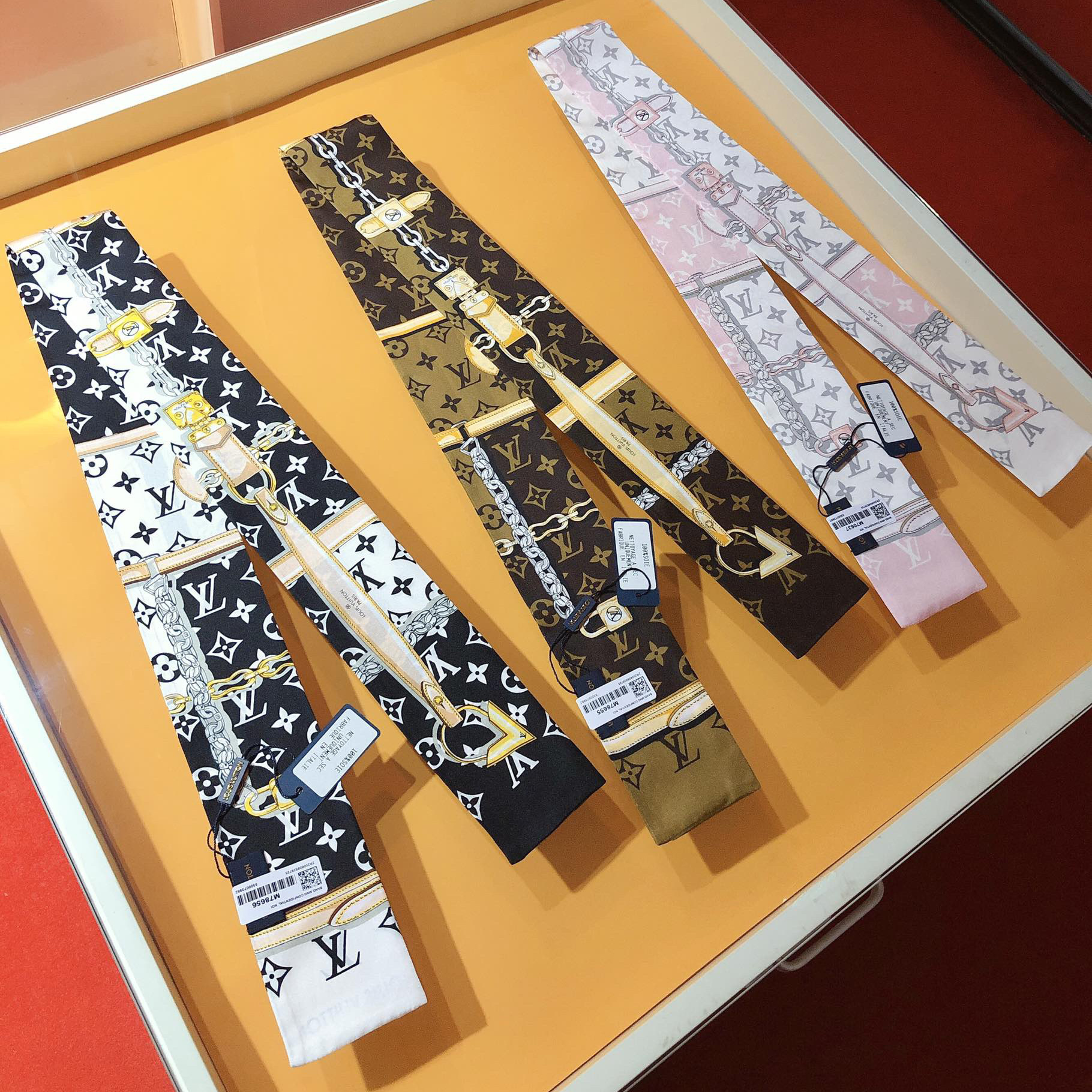 LV Womens Fashion Silk Scarf Designer Scarves Letter Printed Bag Scarfs Hair Thin Scarves Neck Tie Womens Scarves Luxury Headband Long Handle Bag Accessories With Box