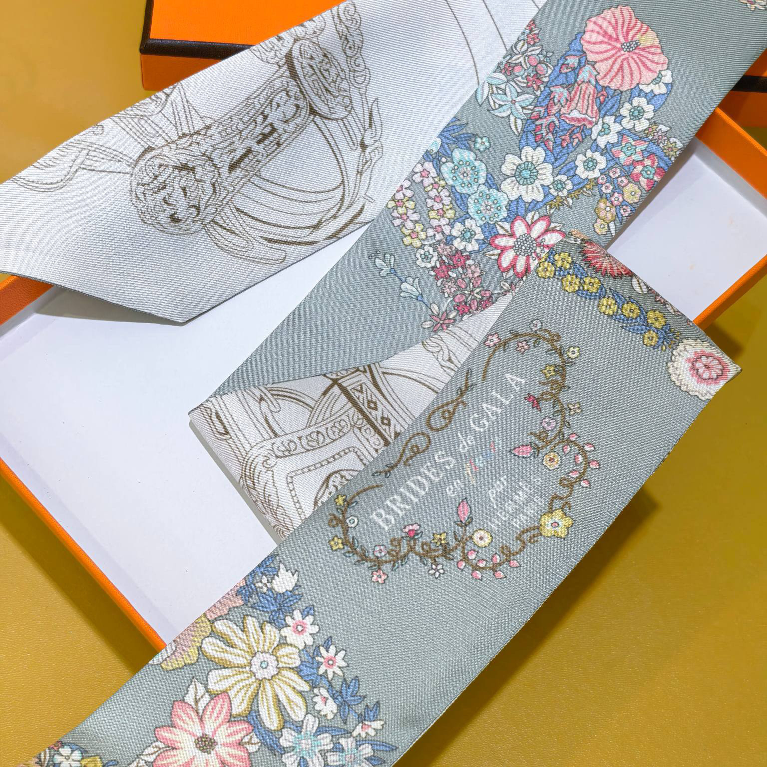 Hermes Womens Fashion Silk Scarf Designer Scarves Printed Bag Scarfs Hair Thin Scarves Neck Tie Womens Scarves Luxury Headband Long Handle Bag Accessories With Box