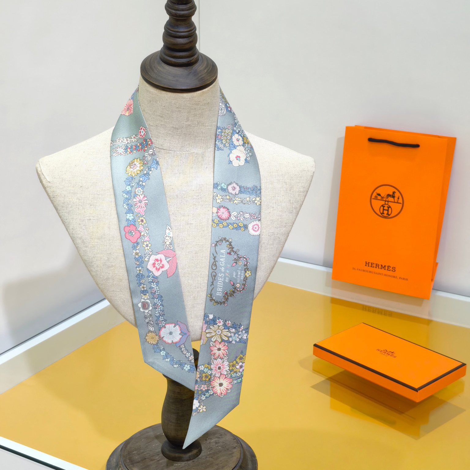 Hermes Womens Fashion Silk Scarf Designer Scarves Printed Bag Scarfs Hair Thin Scarves Neck Tie Womens Scarves Luxury Headband Long Handle Bag Accessories With Box