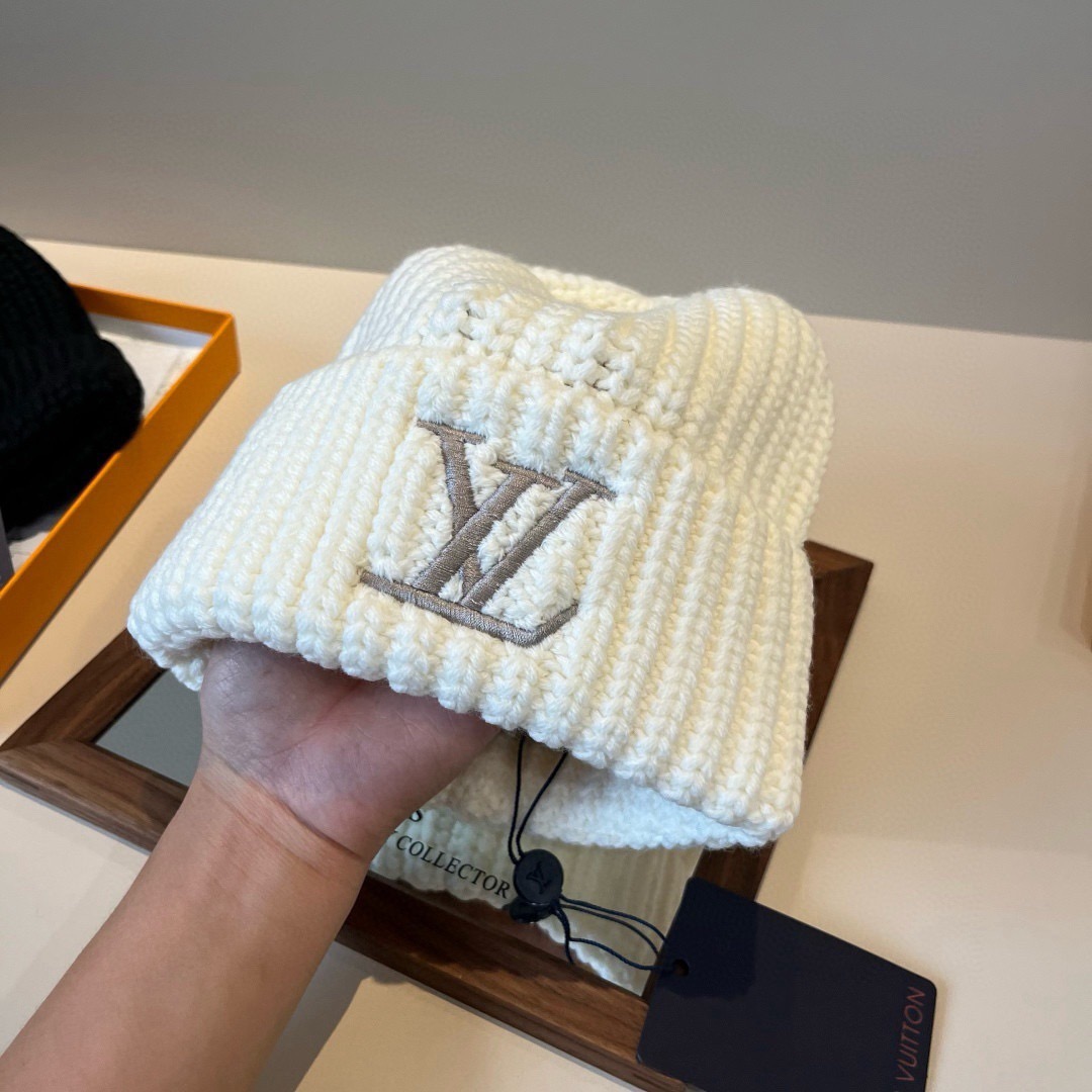 LV Knitted Beanie Designer Cap Fashionable Bonnet Dressy Hats For Outdoor Womens Cappelli Travel Skiing Knitted Hat Designer Brimless Cap With Box