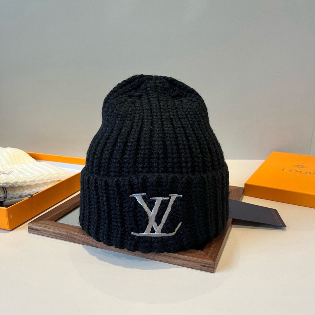 LV Knitted Beanie Designer Cap Fashionable Bonnet Dressy Hats For Outdoor Womens Cappelli Travel Skiing Knitted Hat Designer Brimless Cap With Box