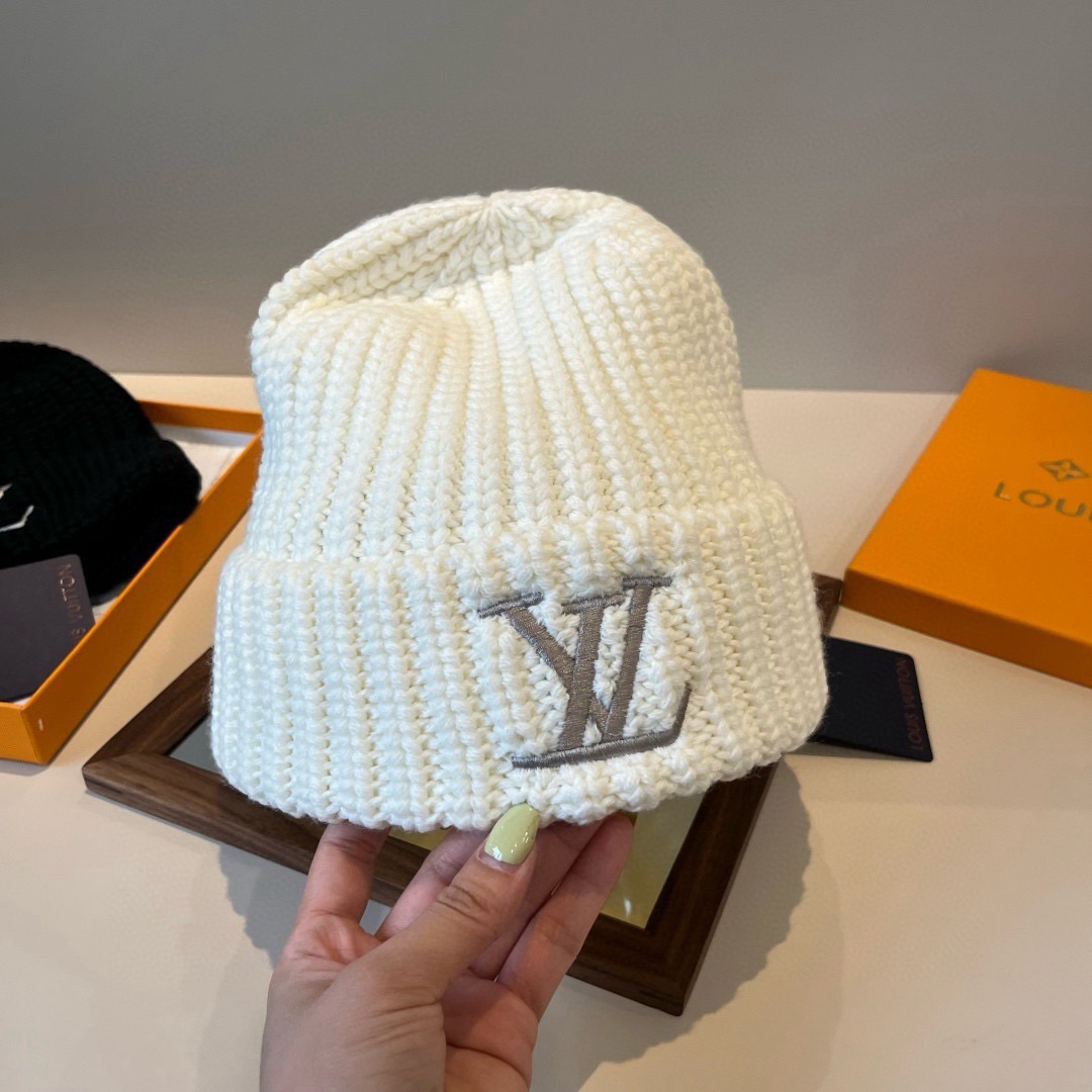 LV Knitted Beanie Designer Cap Fashionable Bonnet Dressy Hats For Outdoor Womens Cappelli Travel Skiing Knitted Hat Designer Brimless Cap With Box
