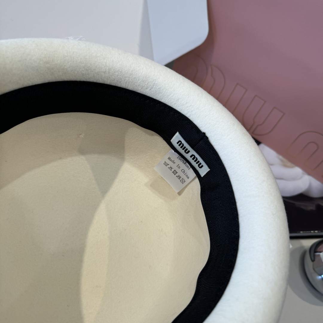 MIU MIU Wide Brim Hats Designer Women Felt Hats Round Tops Fashionable Curled Edge Tops Womens Wool Bottom Hats Womens Felt Hat Vintage Jazz Hat Outdoor Dress Hat With Box