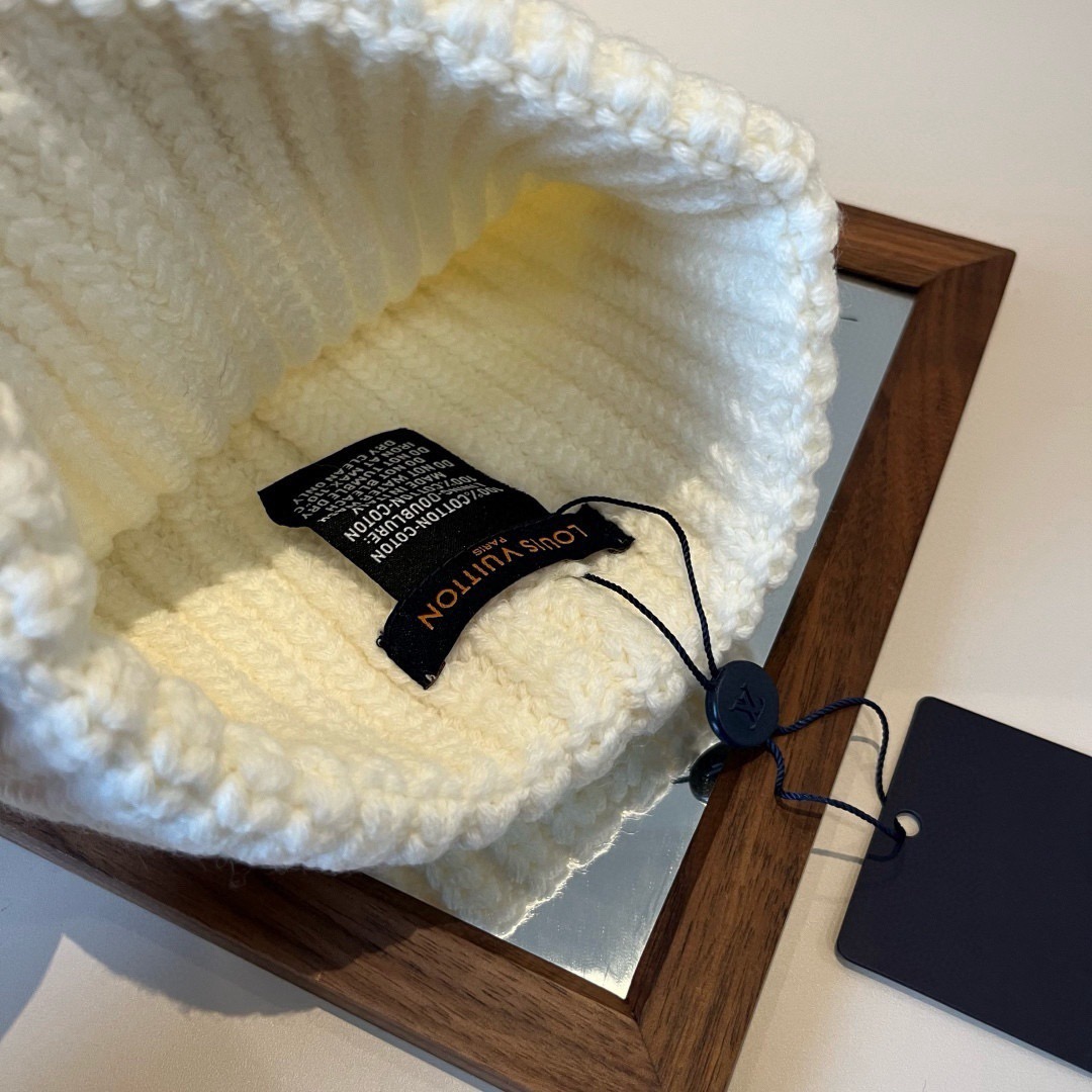 LV Knitted Beanie Designer Cap Fashionable Bonnet Dressy Hats For Outdoor Womens Cappelli Travel Skiing Knitted Hat Designer Brimless Cap With Box