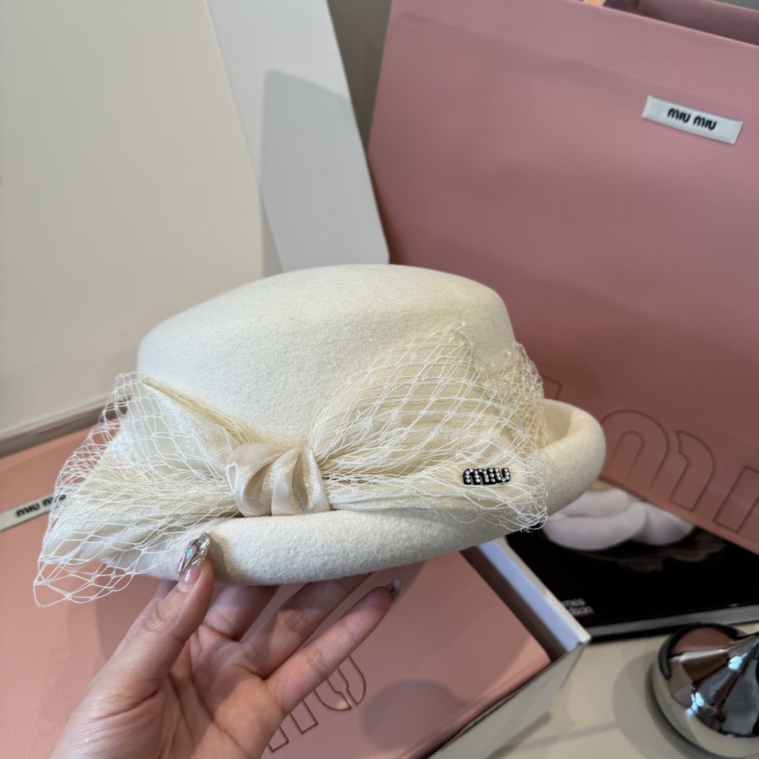 MIU MIU Wide Brim Hats Designer Women Felt Hats Round Tops Fashionable Curled Edge Tops Womens Wool Bottom Hats Womens Felt Hat Vintage Jazz Hat Outdoor Dress Hat With Box