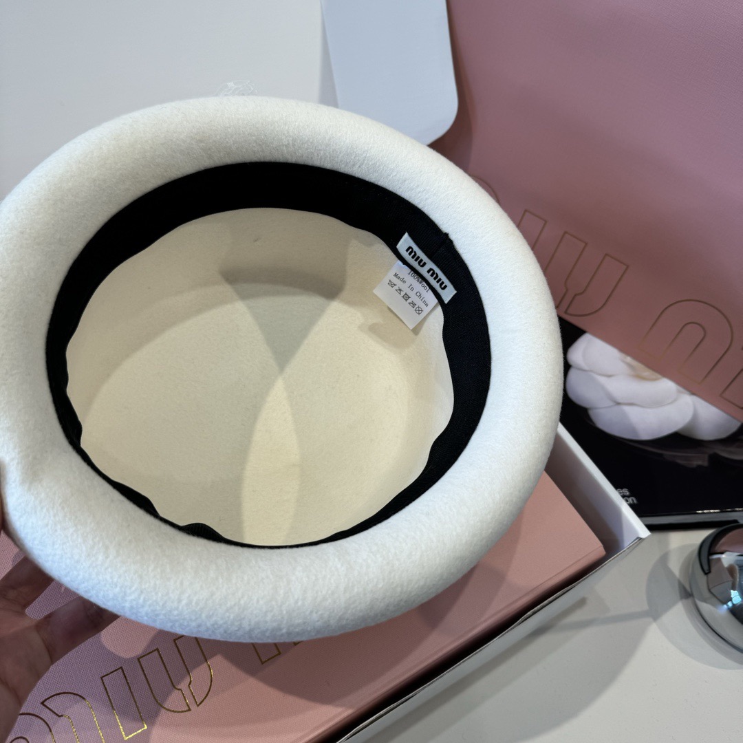 MIU MIU Wide Brim Hats Designer Women Felt Hats Round Tops Fashionable Curled Edge Tops Womens Wool Bottom Hats Womens Felt Hat Vintage Jazz Hat Outdoor Dress Hat With Box