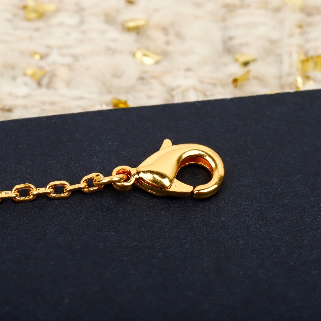 Dior Fashion Pendant Flower Designer Brand Necklace Women Jewelry Accessories Wedding Gift Valentines Day Christmas Birthday Gift