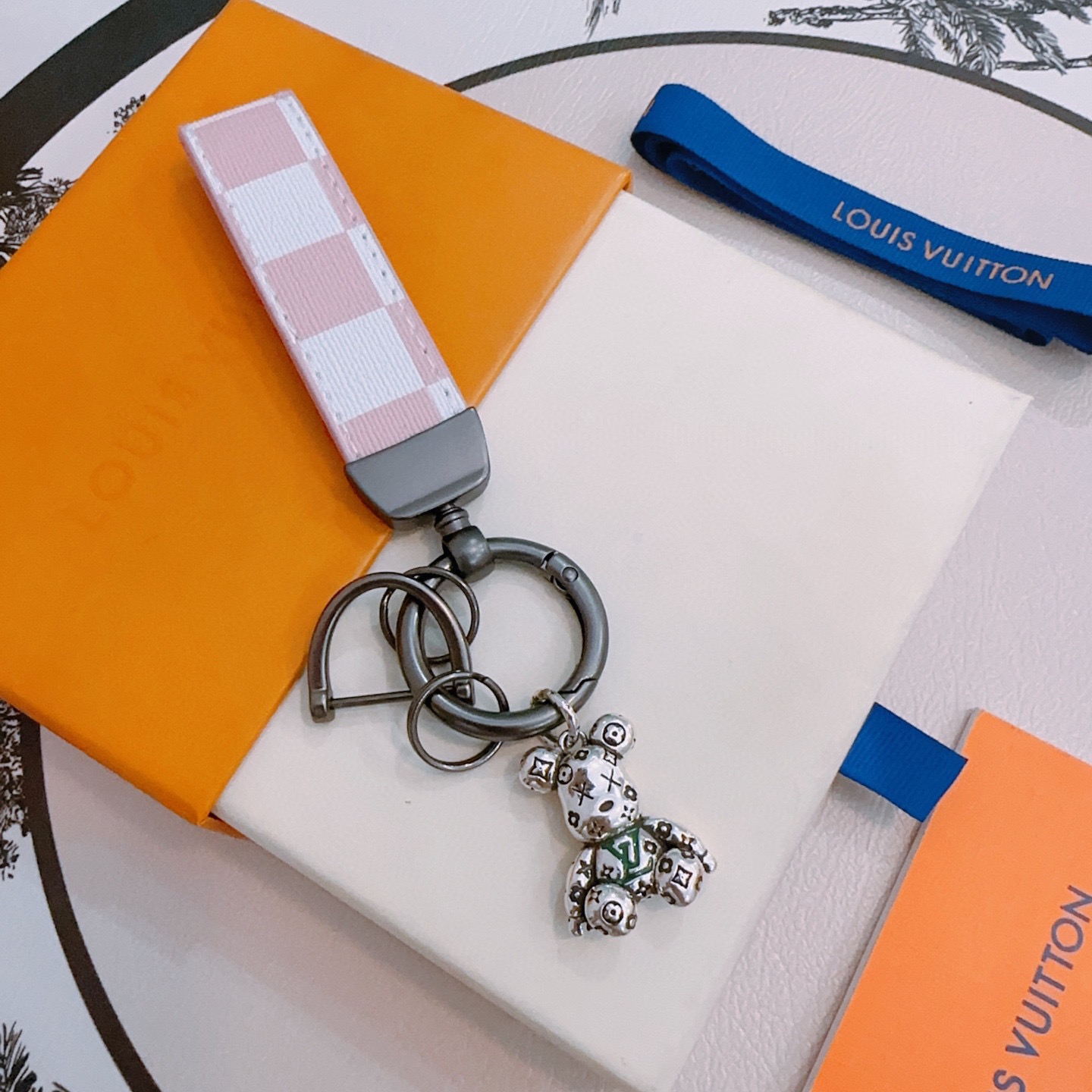 LV Luxury Brand Men's And Women's Style Classic Key Chain Cool Anger Forest Modeling Design Fashion Pendant Decor Key Chain Best Gift